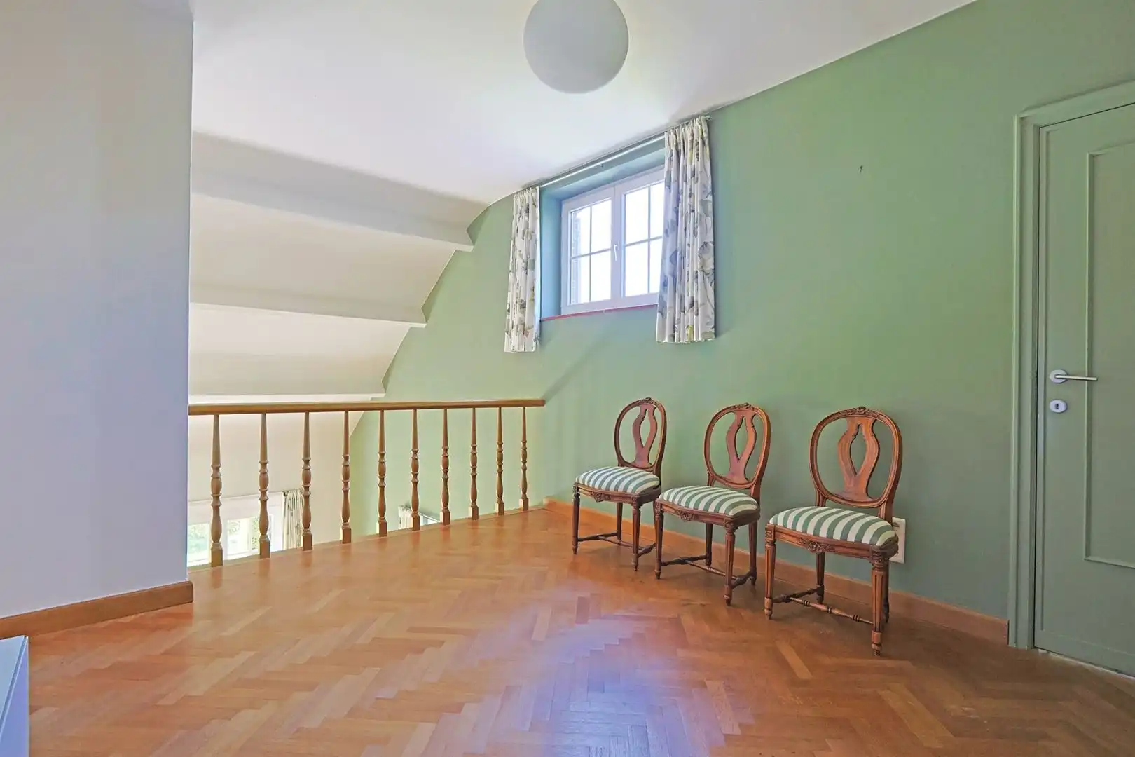 Tijdloze villa in het groen nabij de stad foto 19