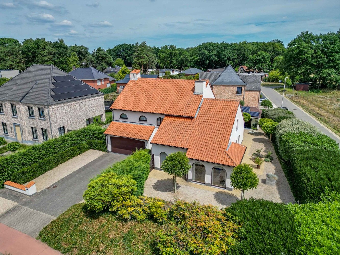 Uitstekend gelegen, gerenoveerde villa op 10a foto {{pictureIndex}}