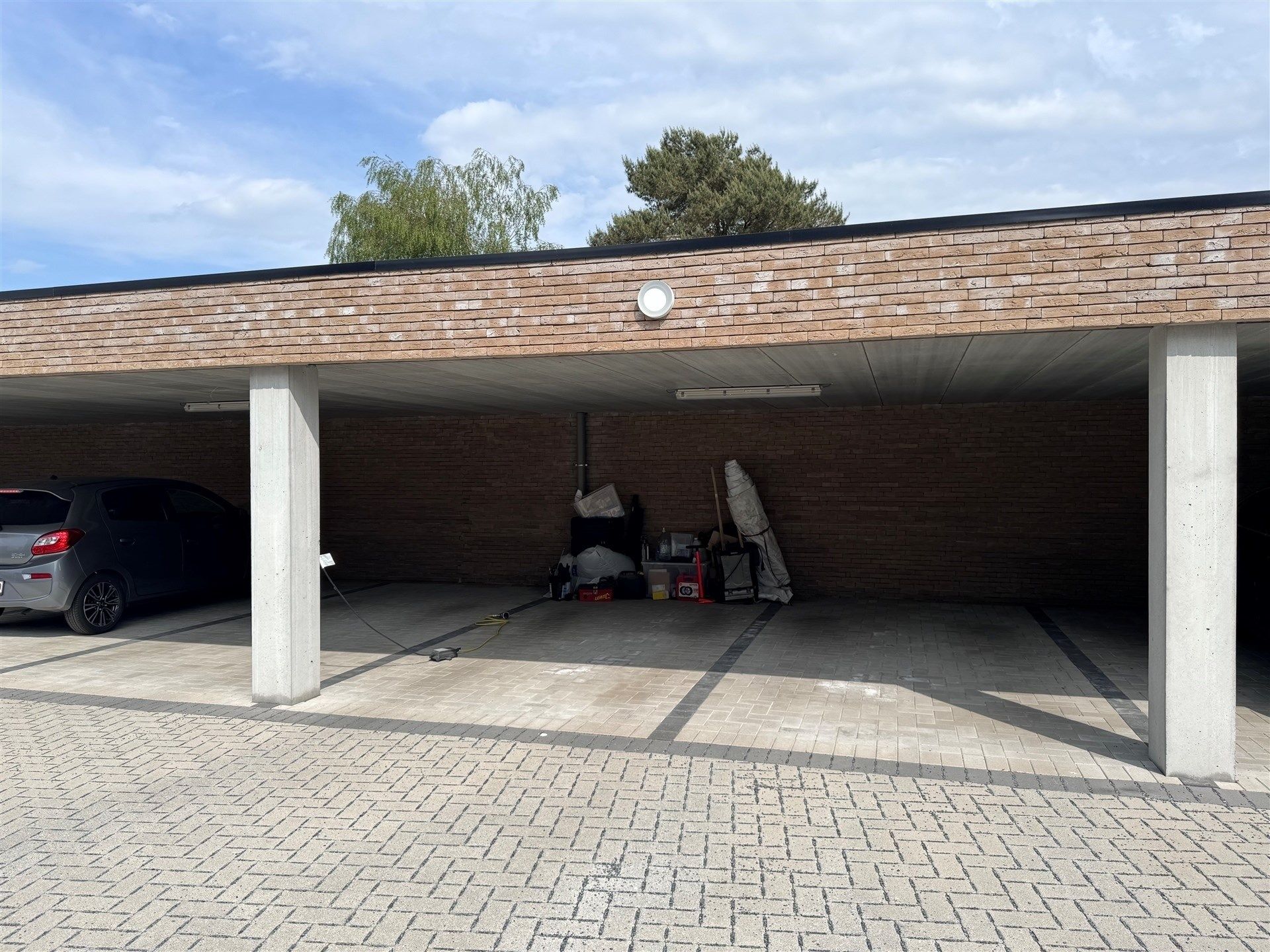 Schitterend 2 slaapkamer appartement met staanplaats en carport. foto 17