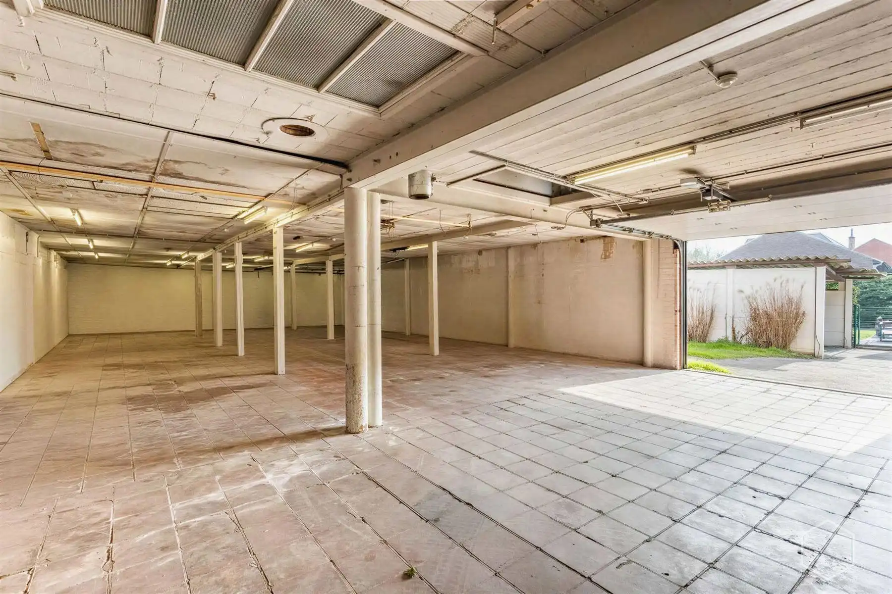 Te renoveren open bebouwing op 12a 59ca met garage van 290m² foto 19