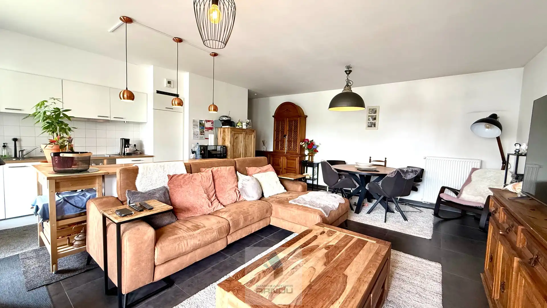 Comfortabel appartement met 2 slaapkamers, zonnig terras, privatieve autostandplaats en lateraal Leiezicht foto 3
