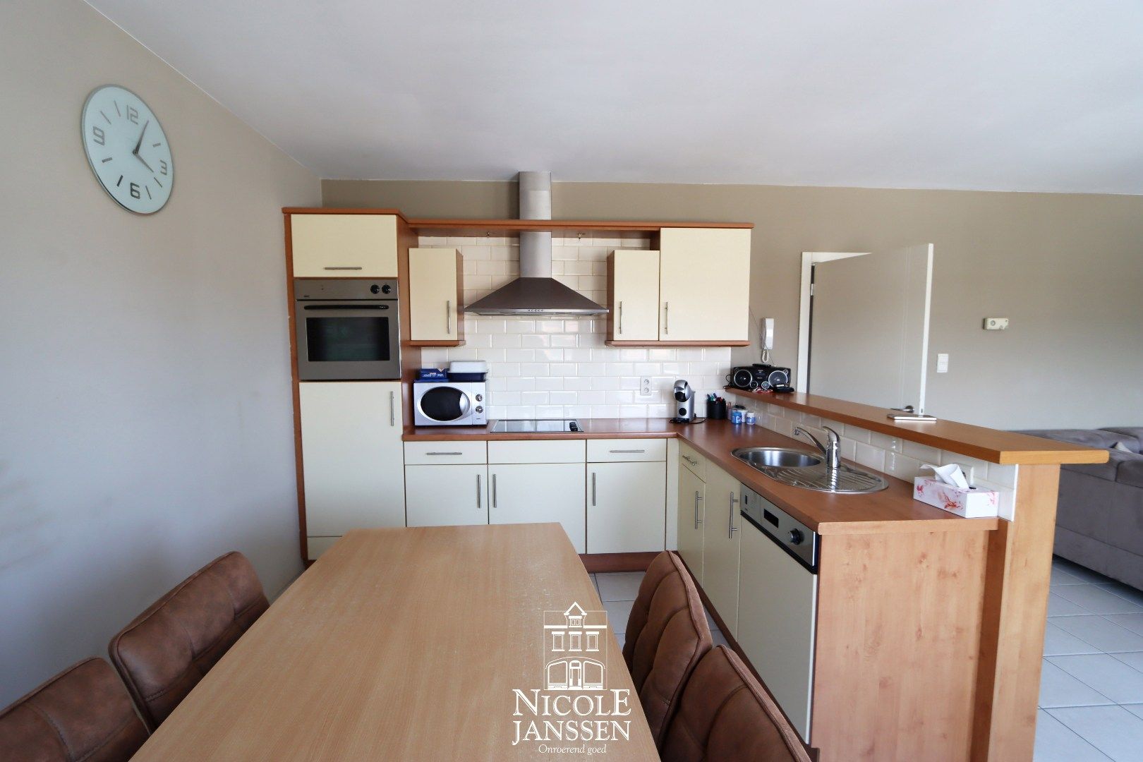 Gelijkvloers handelspand met 2 bovenliggende appartementen foto 13