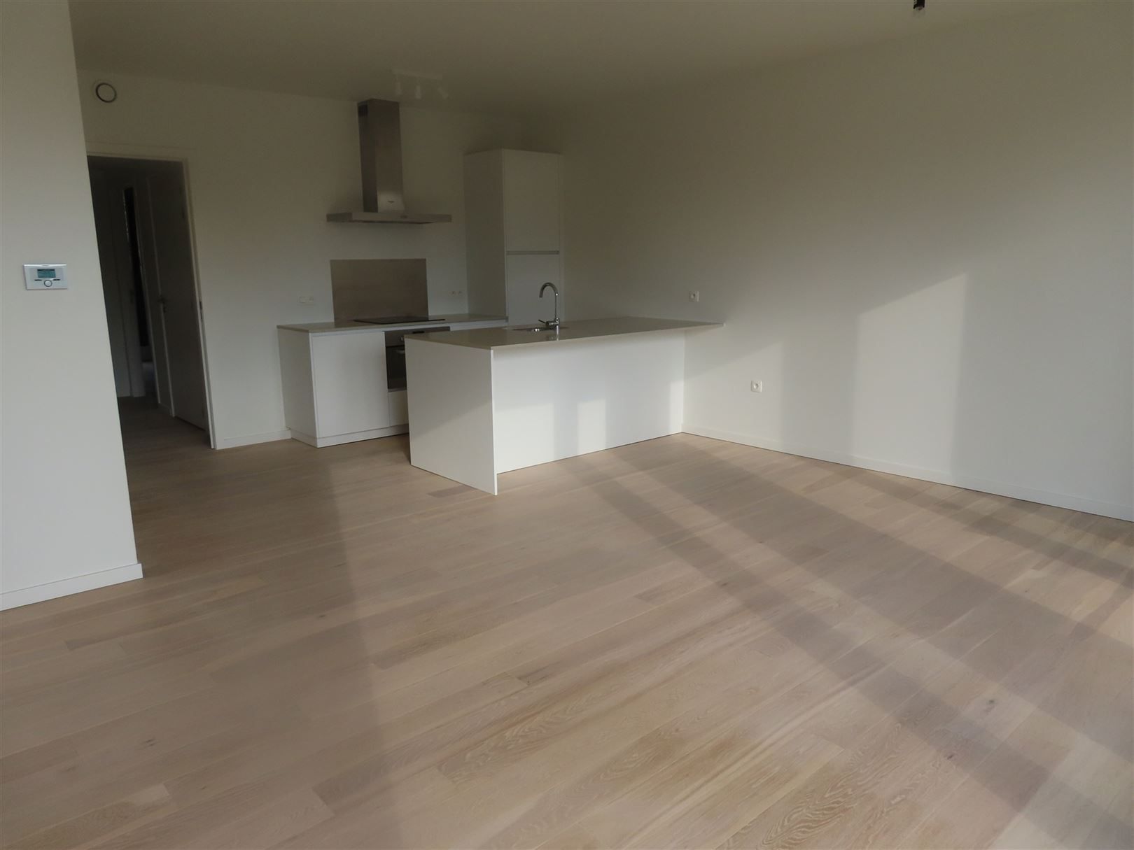 Luxueus nieuwbouw  2-slaapkamer appartement met terras en mogelijk ook autostaanplaats foto {{pictureIndex}}