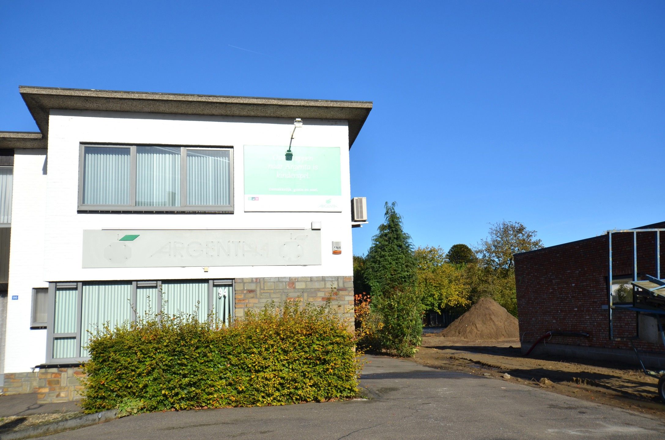 Af te werken woning met 2 slaapkamers foto {{pictureIndex}}