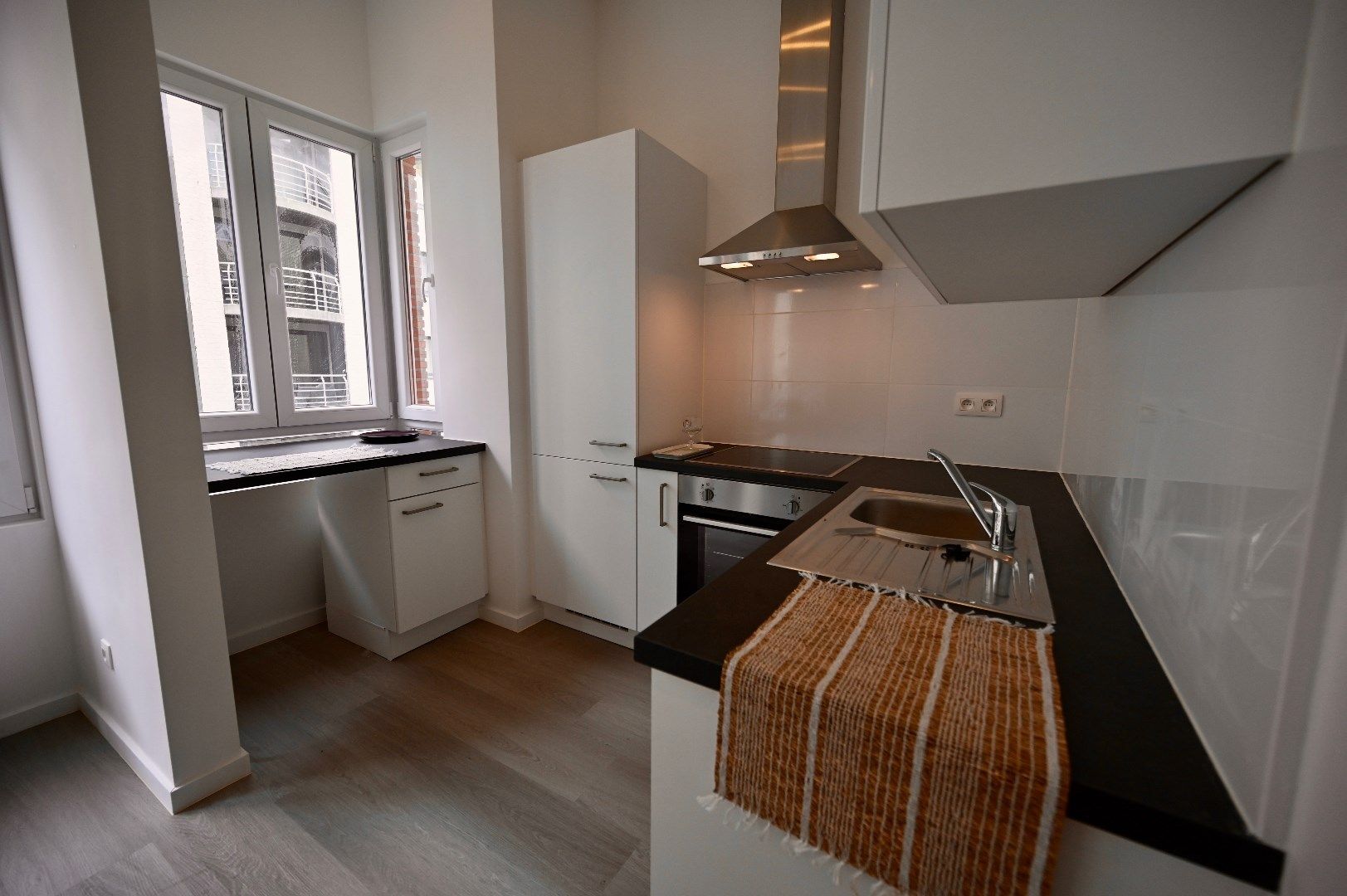 KNAP GERENOVEERD APPARTEMENT OP TOPLIGGING CENTRUM OOSTENDE foto 2