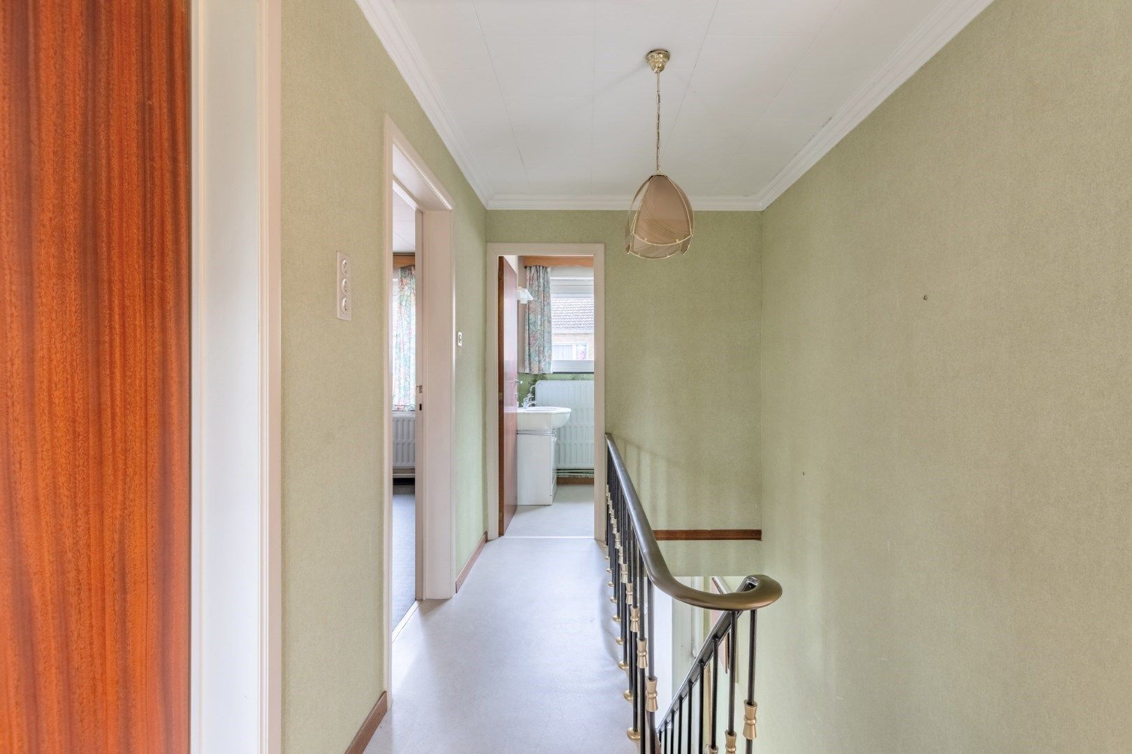 Ruime woning met 4 slaapkamers, garage en diepe tuin met inrit foto 20