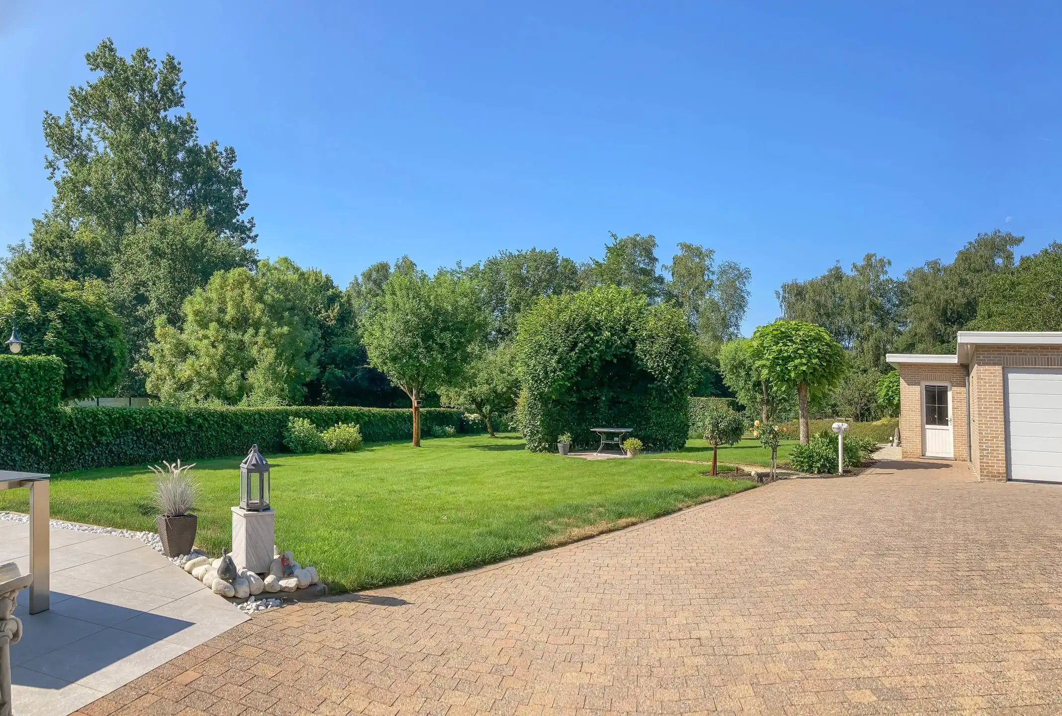 Ruime woning in oase van rust met prachtige tuin foto 26