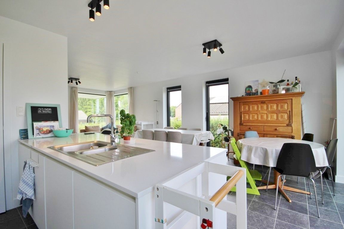 Moderne woning met 3 slaapkamers en tuin in het rustige Landen foto 13