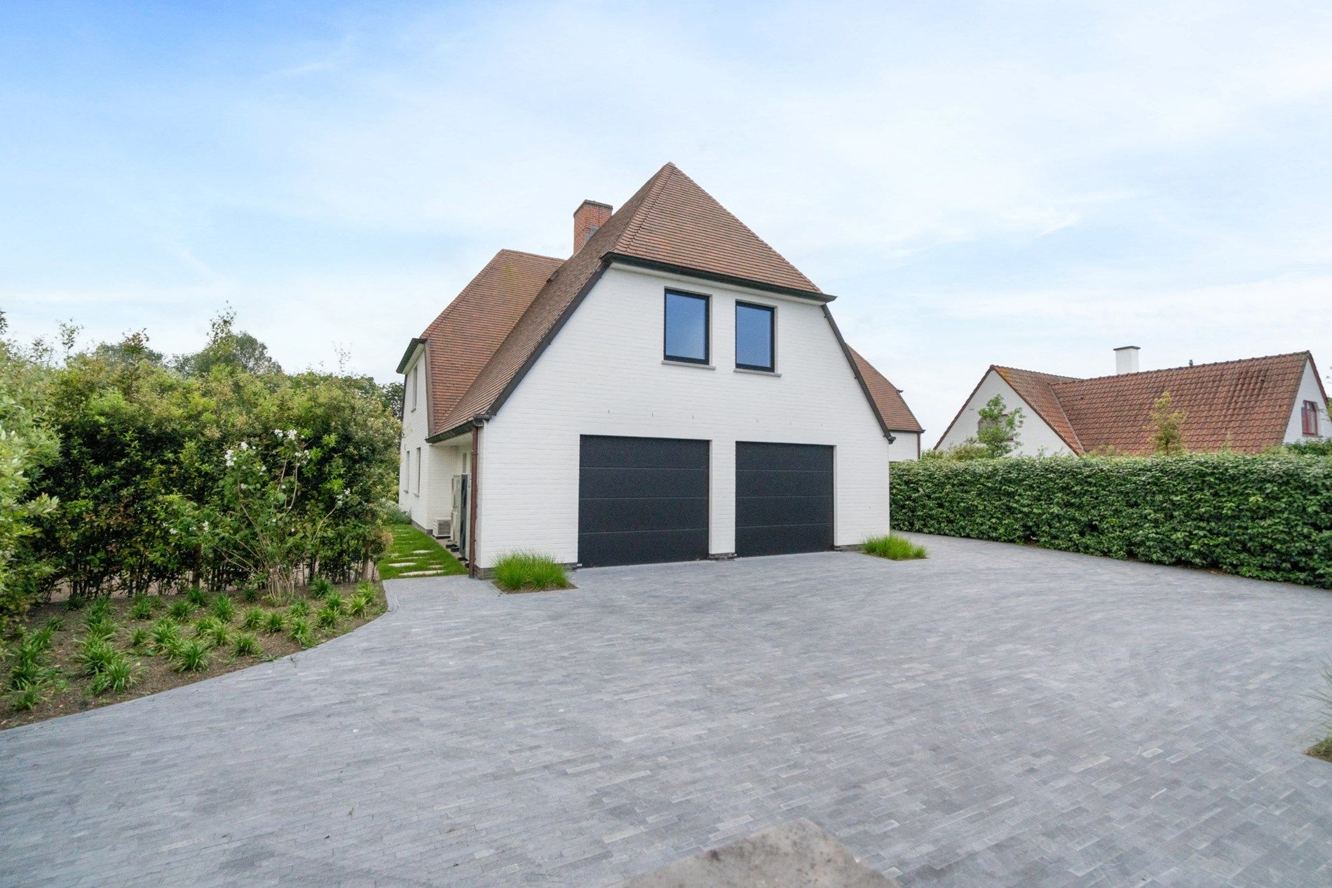 Prachtig gerenoveerde alleenstaande villa met zwembad en een OPEN ZICHT over de polders.  foto 27