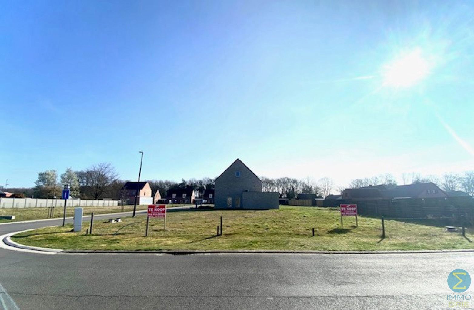 Rustig gelegen bouwgrond voor half open bebouwing - 381m² foto {{pictureIndex}}