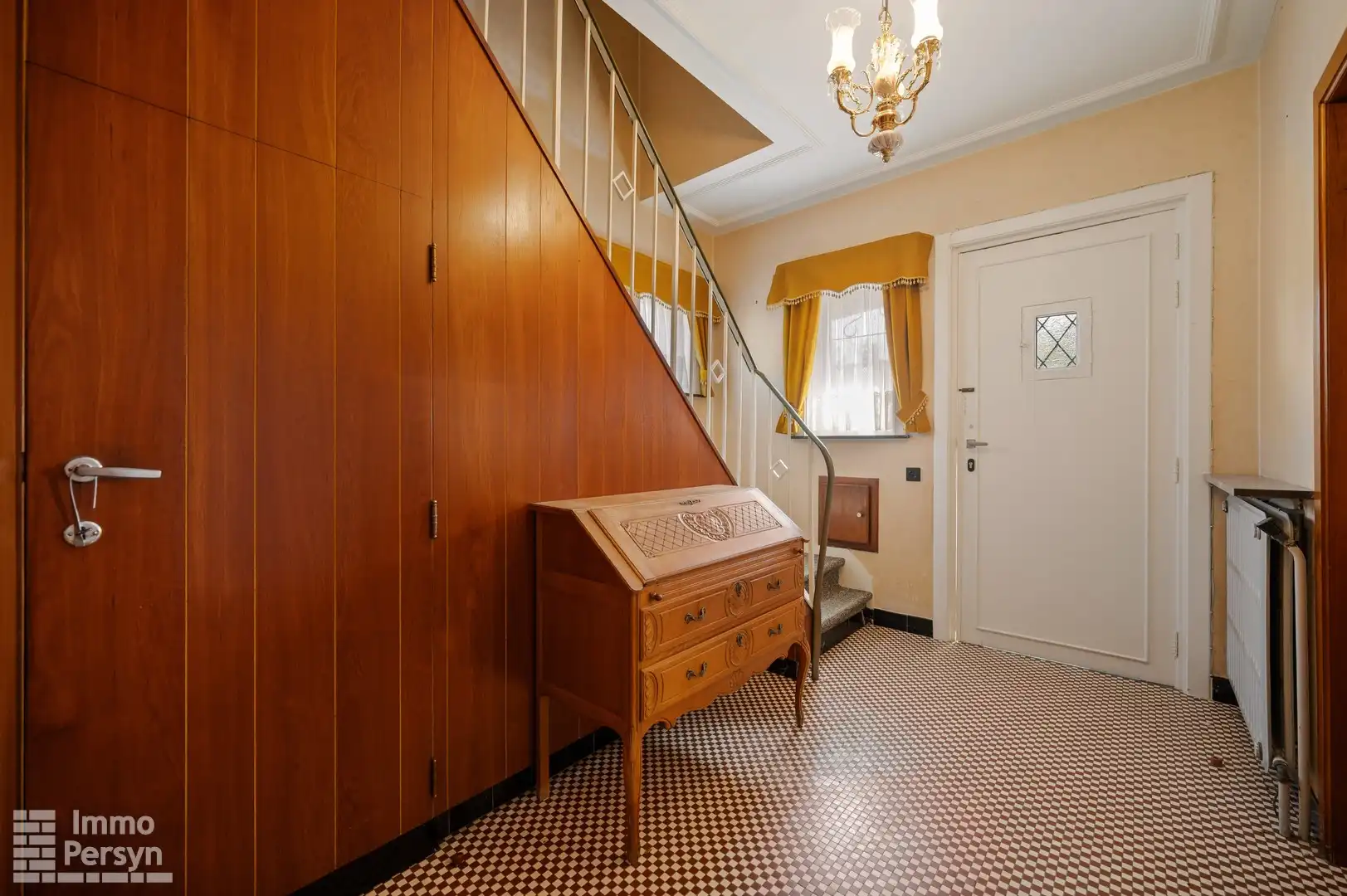 Woning met loods op een commerciële ligging foto 4