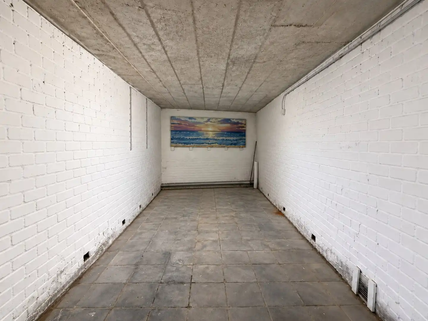 Ruime garagebox op toplocatie nabij de zeedijk in Oostende-Mariakerke! foto 3