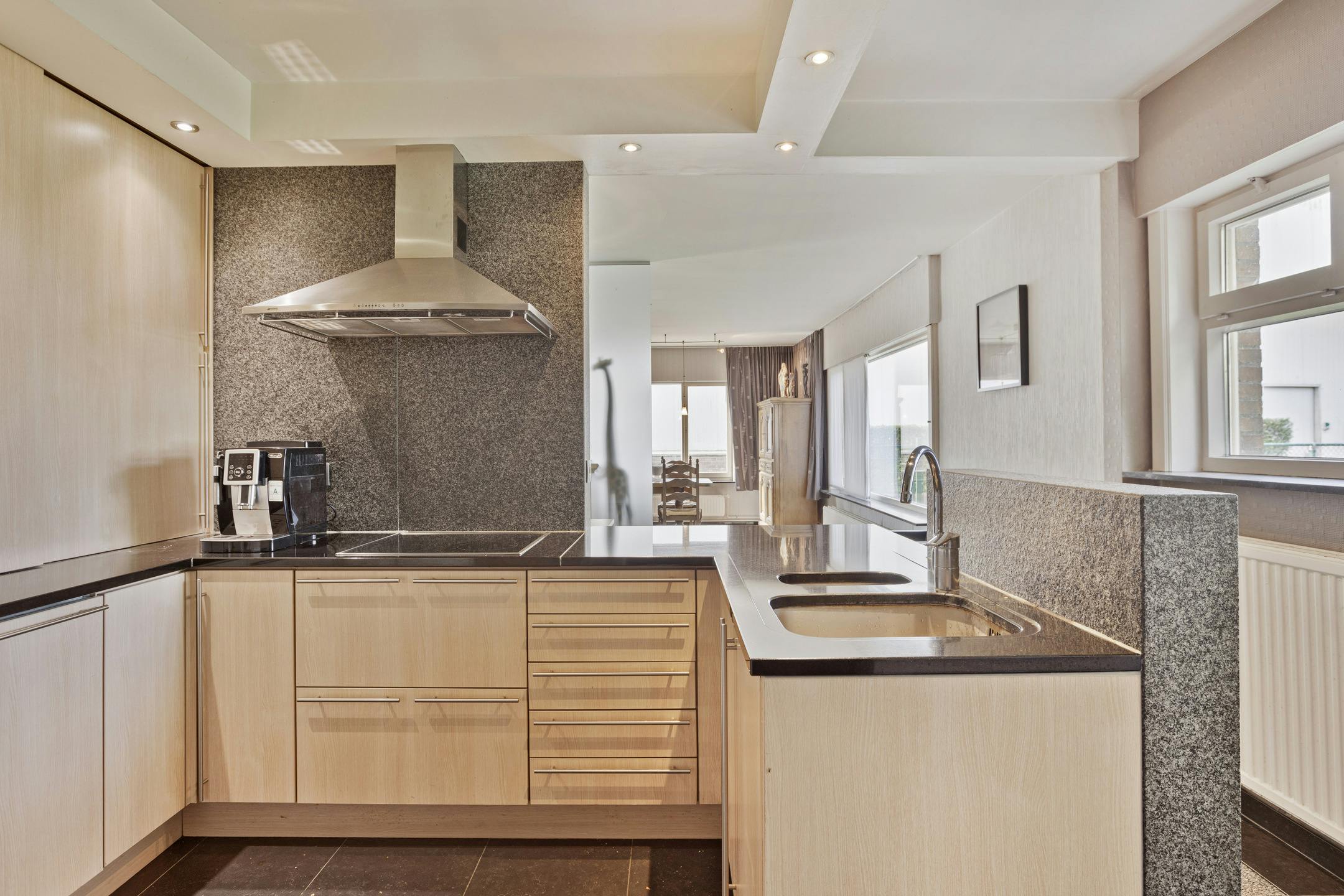 Woning met polyvalent bedrijfsgebouw in Avekapelle/Veurne foto 4