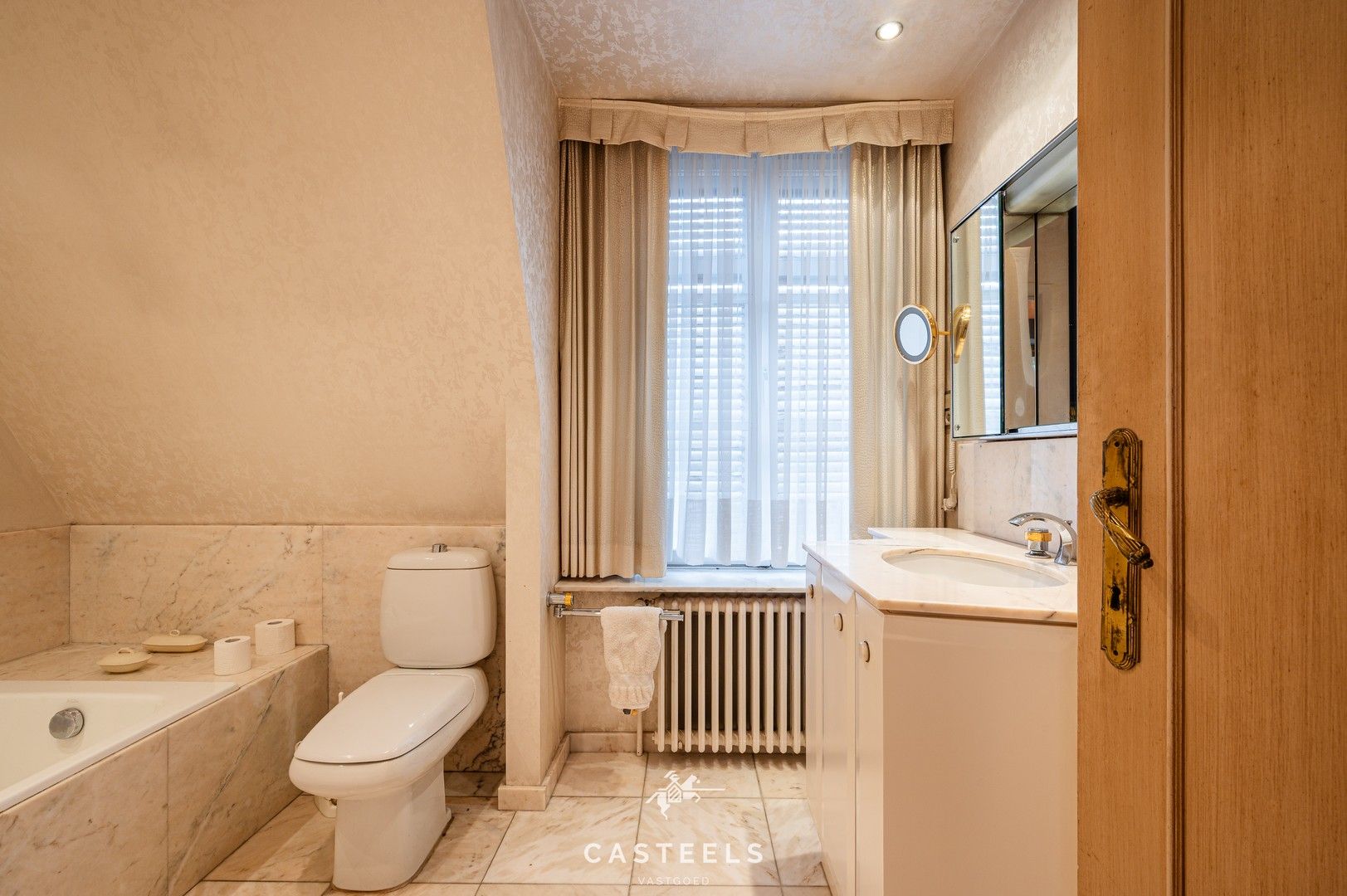 Karaktervolle villa met barokke charme en eindeloze mogelijkheden foto 18