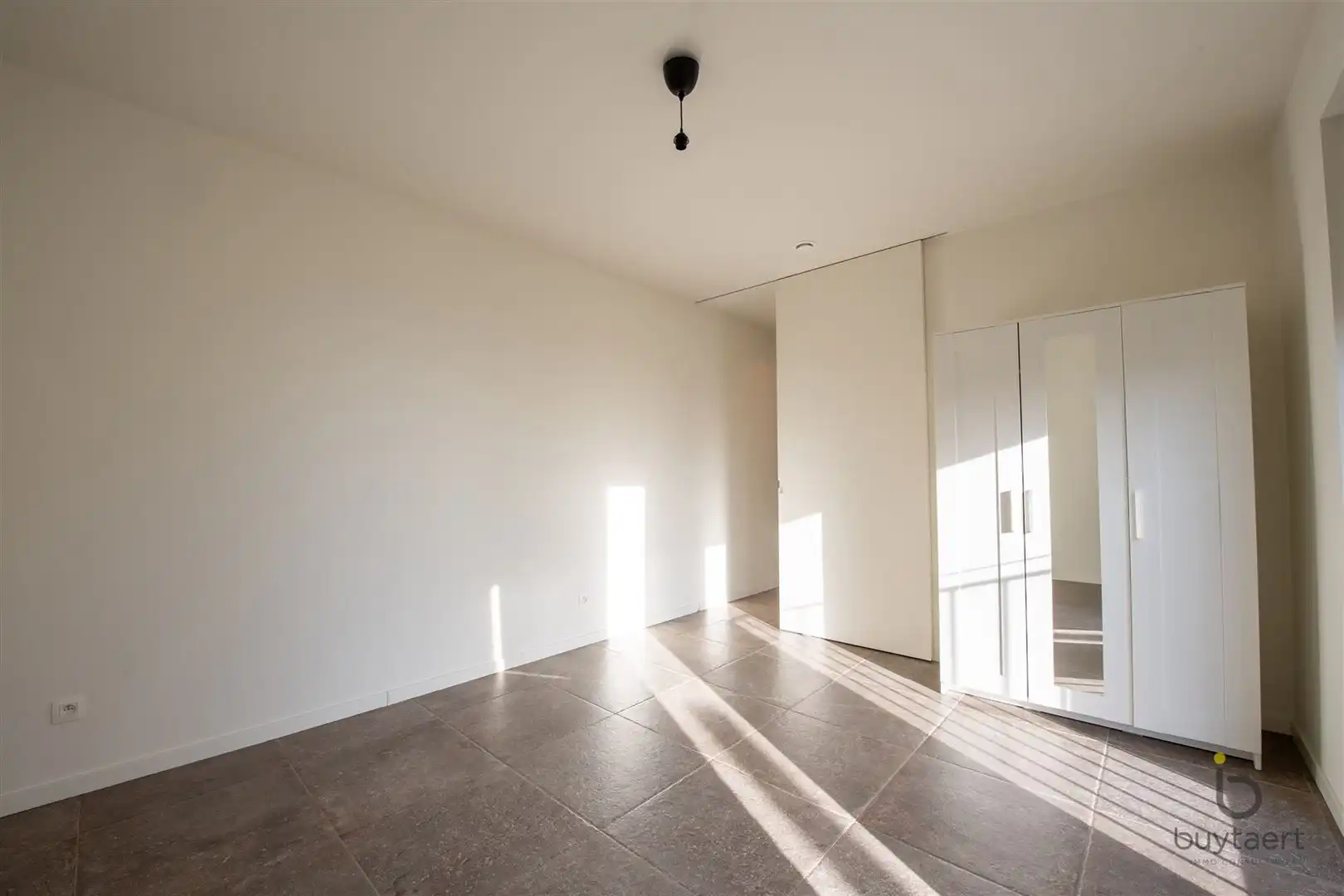 Recent 1 slaapkamer appartement met prachtig uitzicht! foto 24