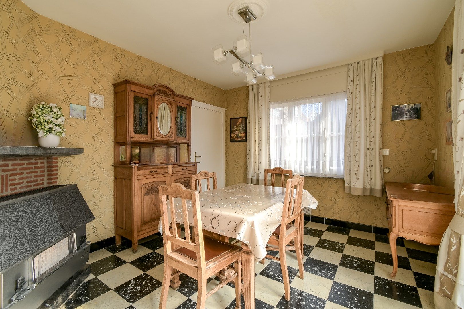 Welkom in deze charmante woning in Torhout! foto 7