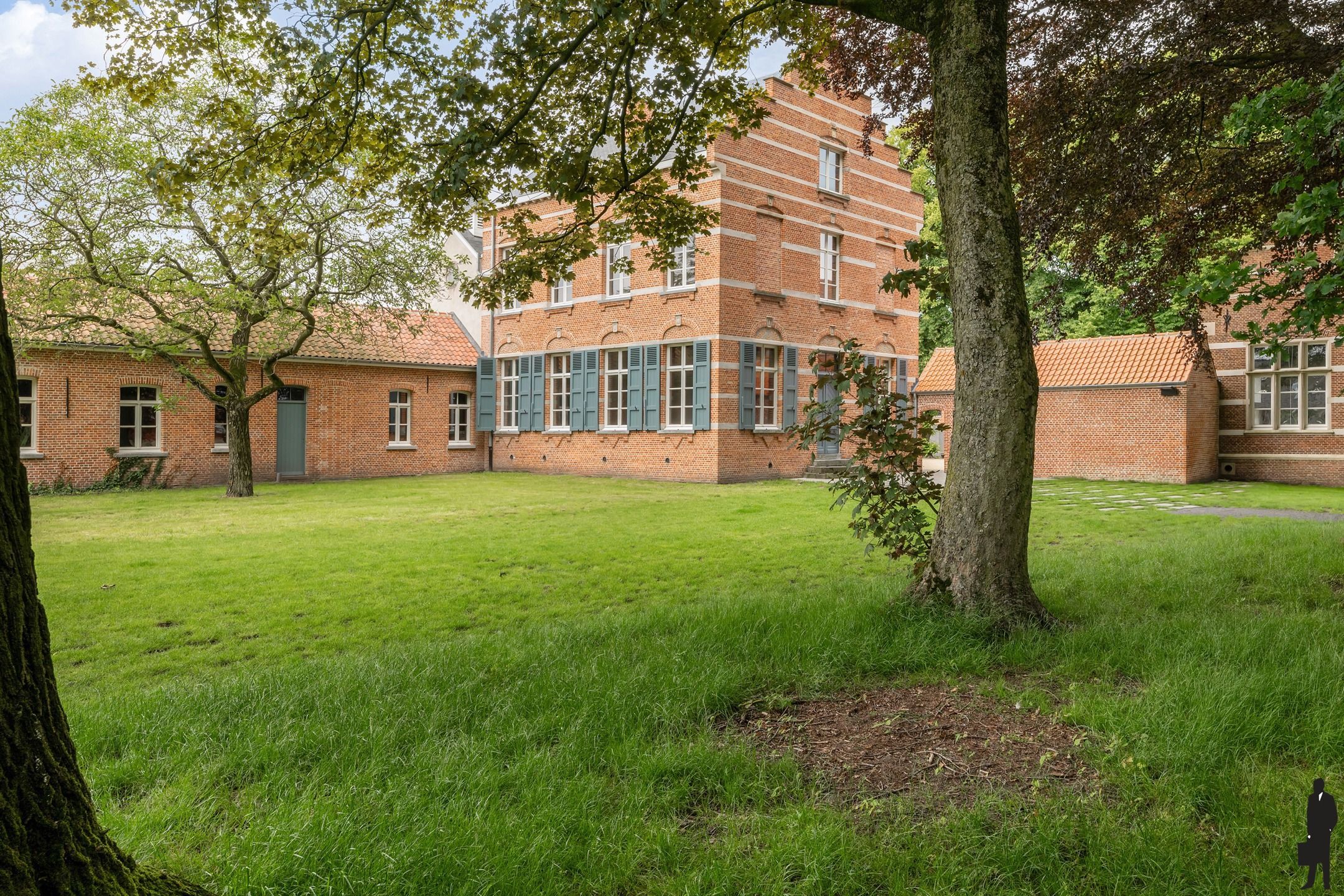 Uitzonderlijk object, het oude "klooster" gelegen op de beschermde kloostersite te Meer. foto 4