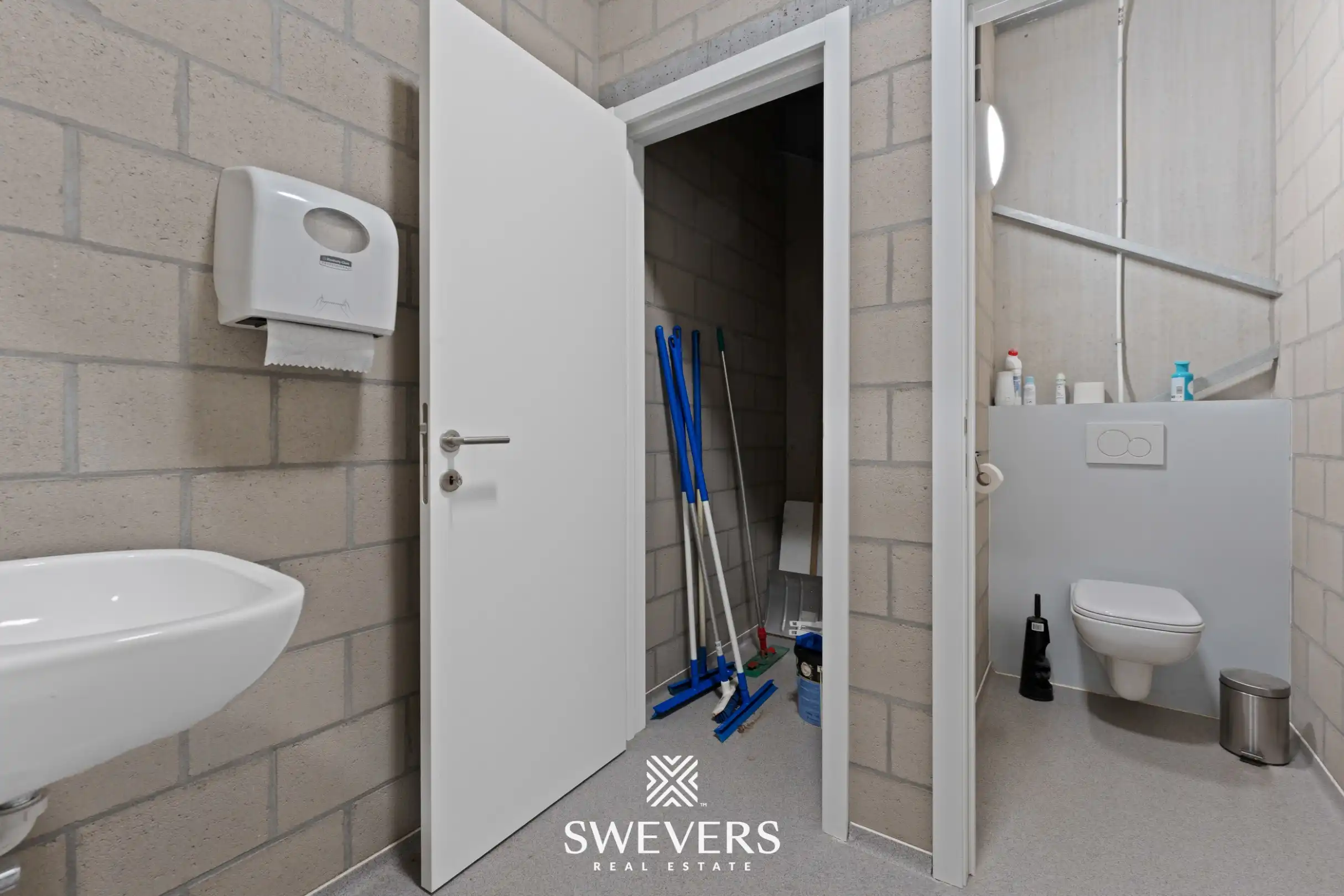 Imposant handelspand met veel bergruimte te Nieuwerkerken foto 5