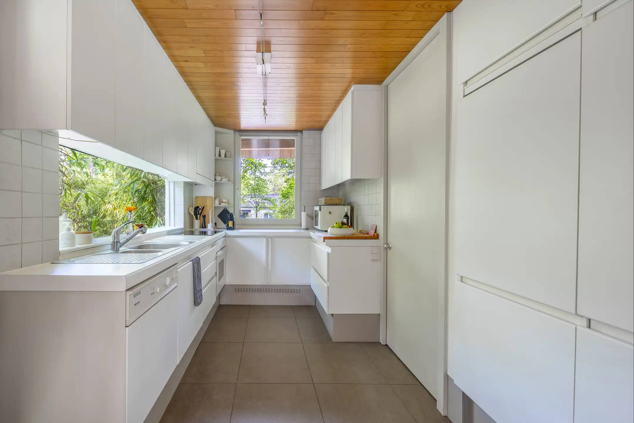 Architecturale woning in het groen met veel licht foto 12