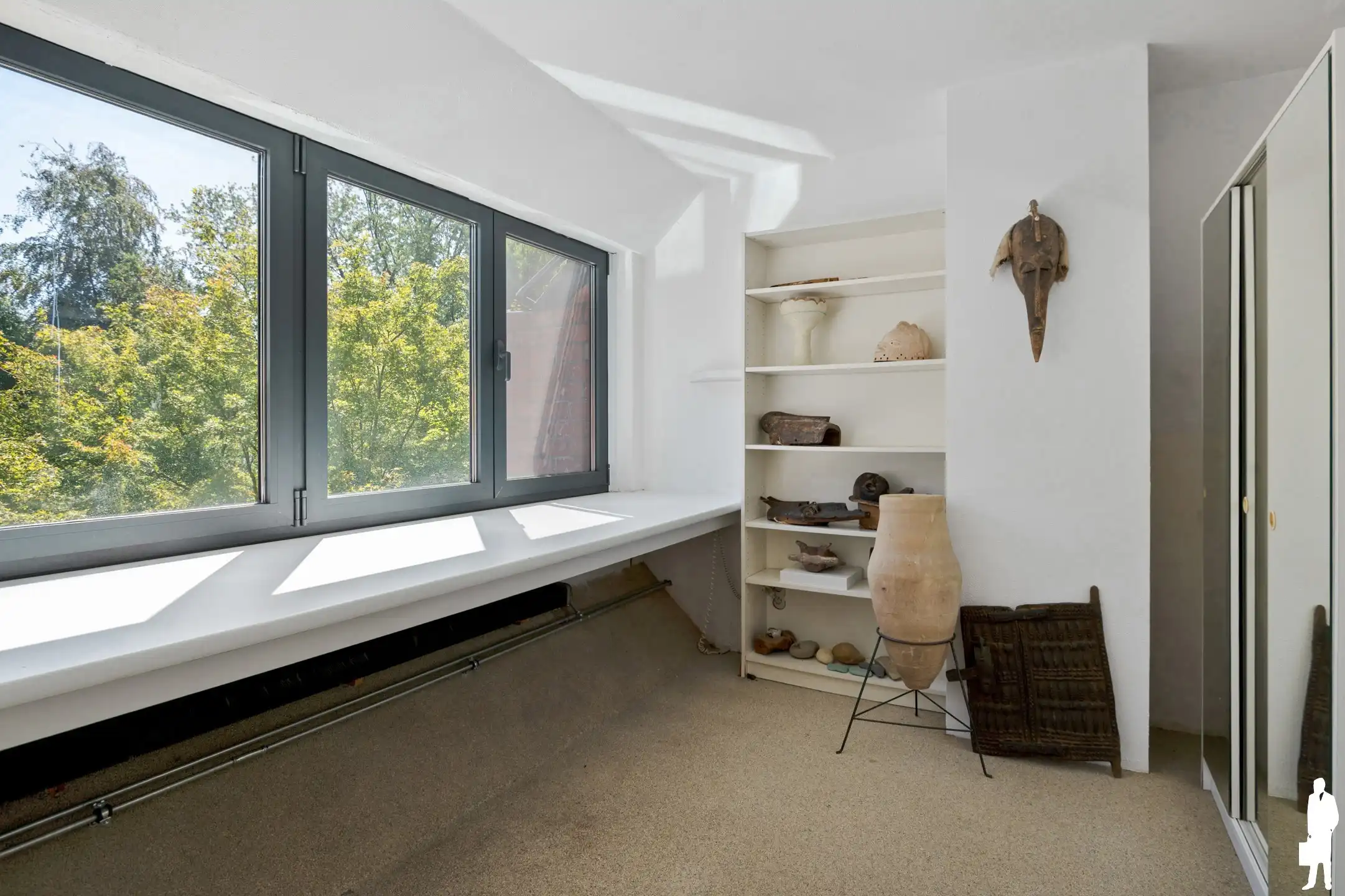 Welgelegen te renoveren villa met 5-7 slpks en 2 badks foto 33