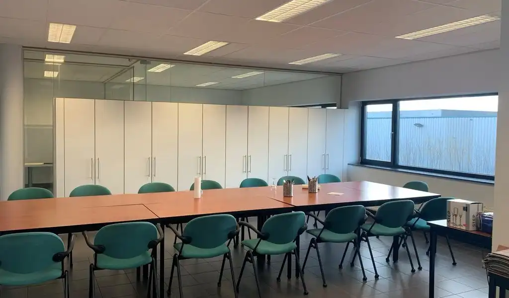 Kantoorruimte te huur vlakbij E313 in Geel foto 2