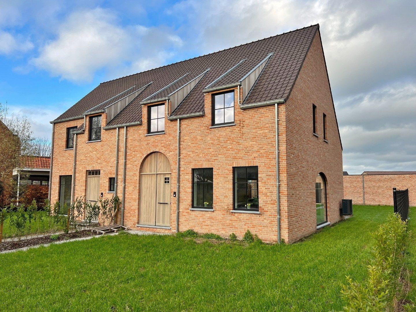 Halfopen karaktervolle nieuwbouwwoningen met dubbele garage en tuin. ( 6%btw mogelijk ) foto 22