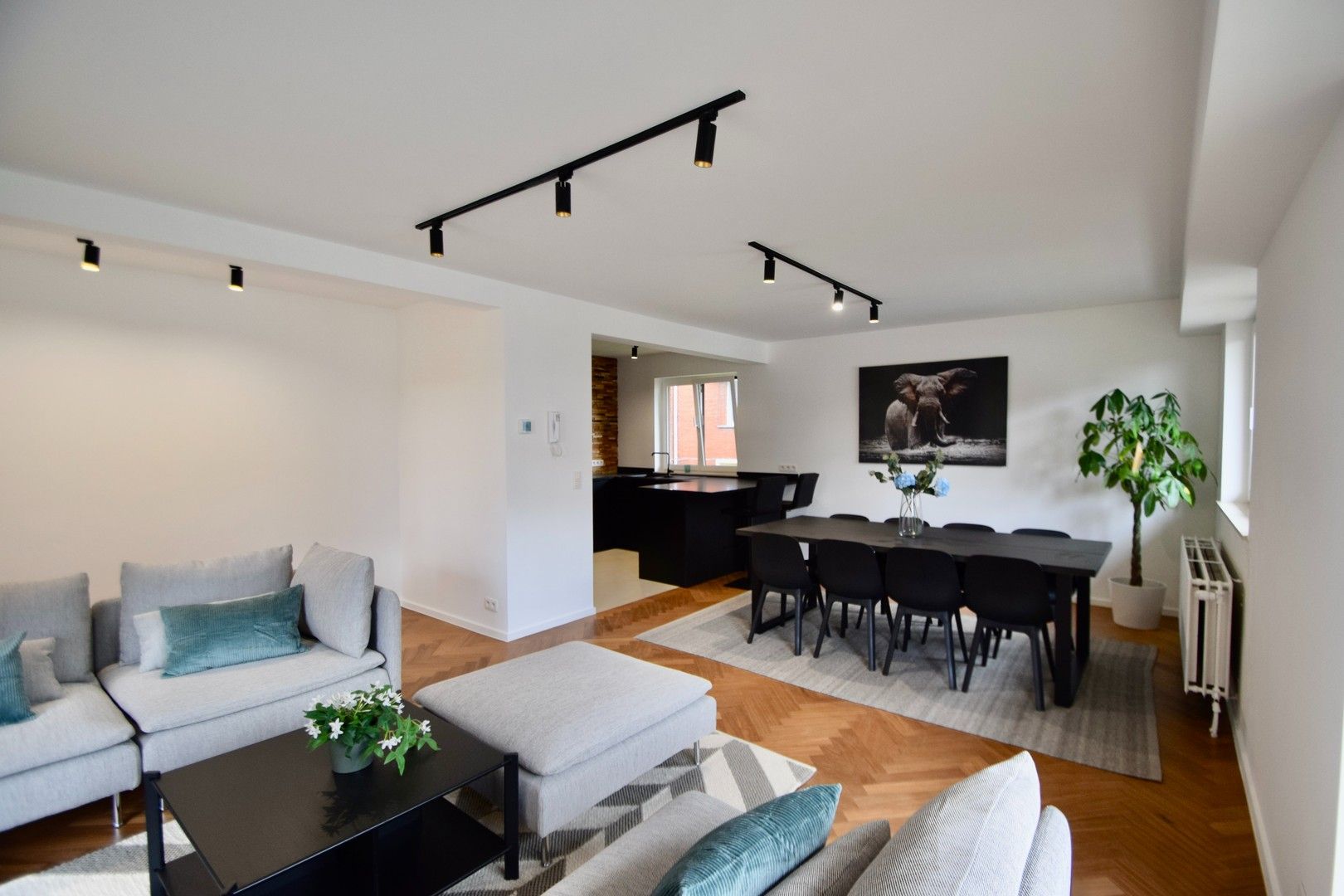 Gerenoveerd appartement met 3 slaapkamers in Duinbergen, vlakbij het strand. foto {{pictureIndex}}