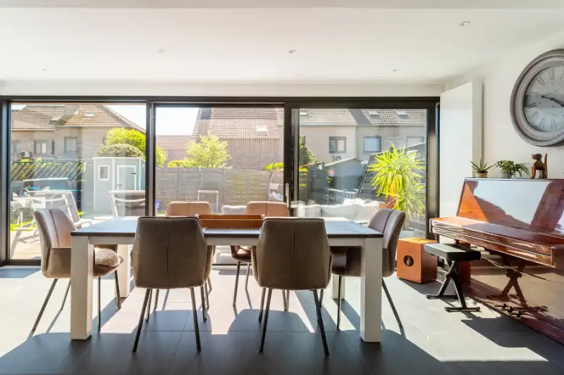 Verrassend ruime woning met zwembad! foto 9