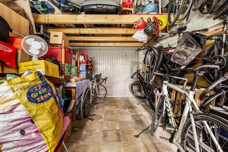 Ruime en comfortabele woning met garage en tuin foto 24