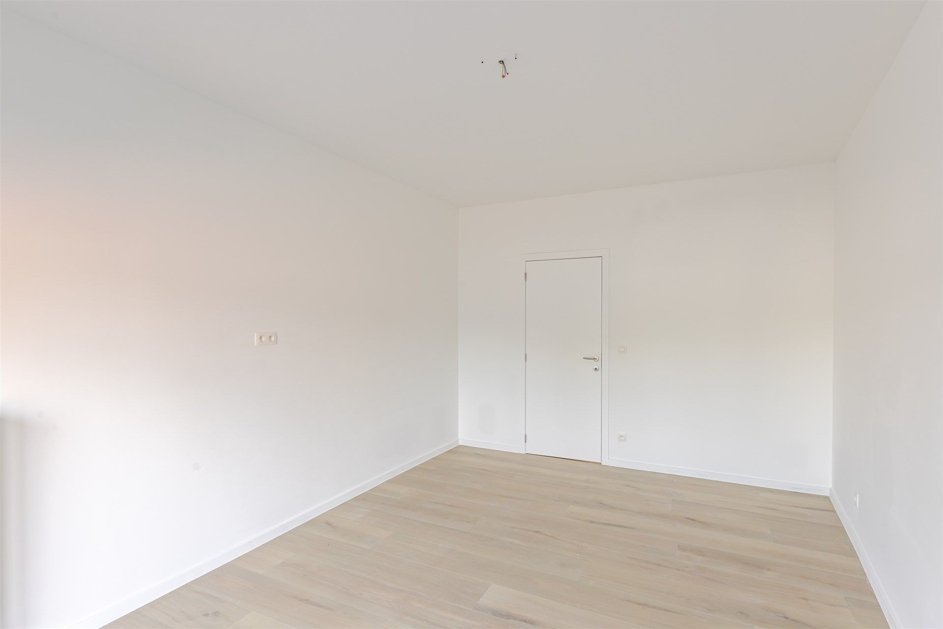 Top gerenoveerde woning met 3 slks en buitenruimte foto 16
