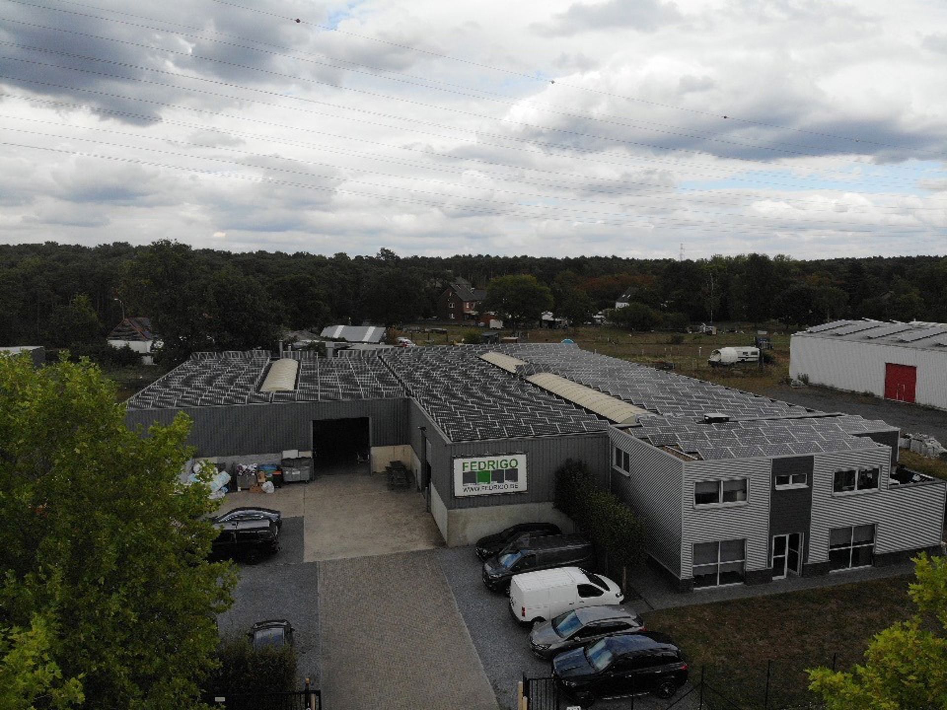 SEMI-INDUSTRIEEL GEBOUW MET APPARTEMENT foto 2