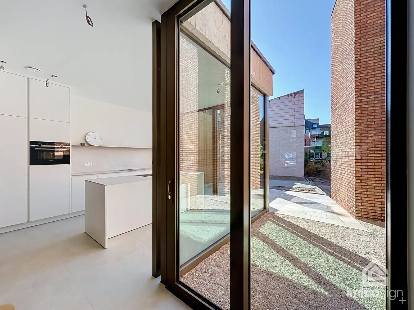 Volledig nieuwe stadswoning achter charmante gevel met stadstuin, 3 slaapkamers, 2 badkamers in Bree centrum! foto 5