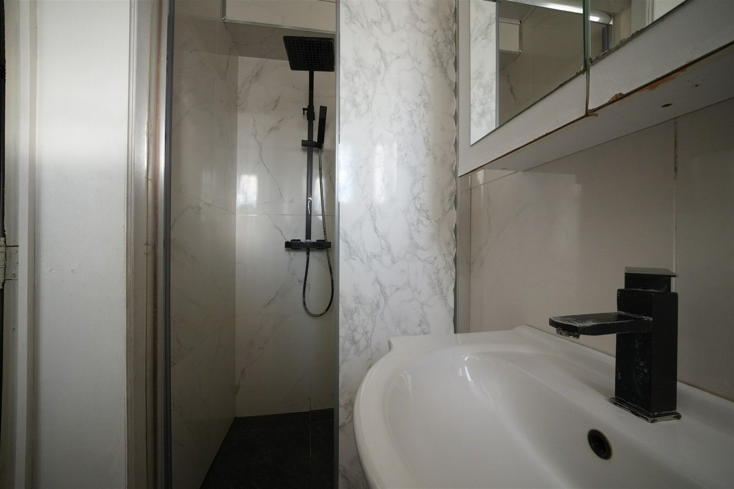 Instapklaar appartement met terras in Jette foto 16