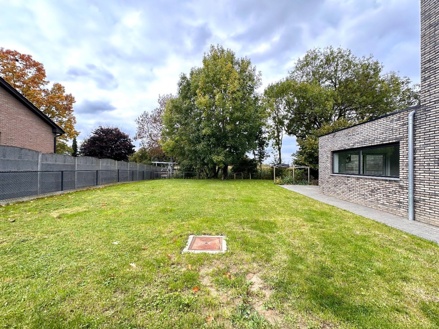 Volledig gerenoveerde halfopen bebouwing met ruime tuin te Sluizen (Tongeren) foto 16