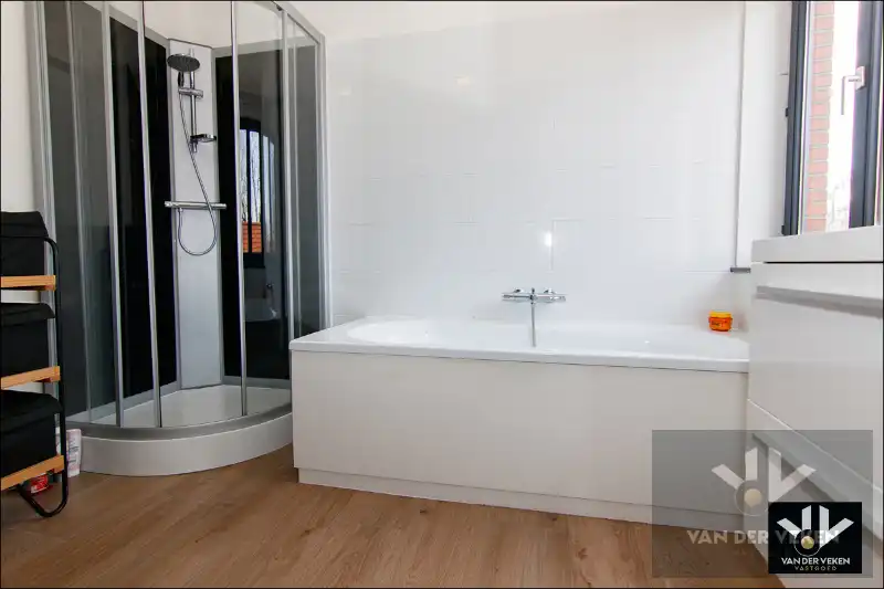 HALFOPEN WONING IN RUSTIGE OMGEVING TOFFE GEZINSWONING foto 17