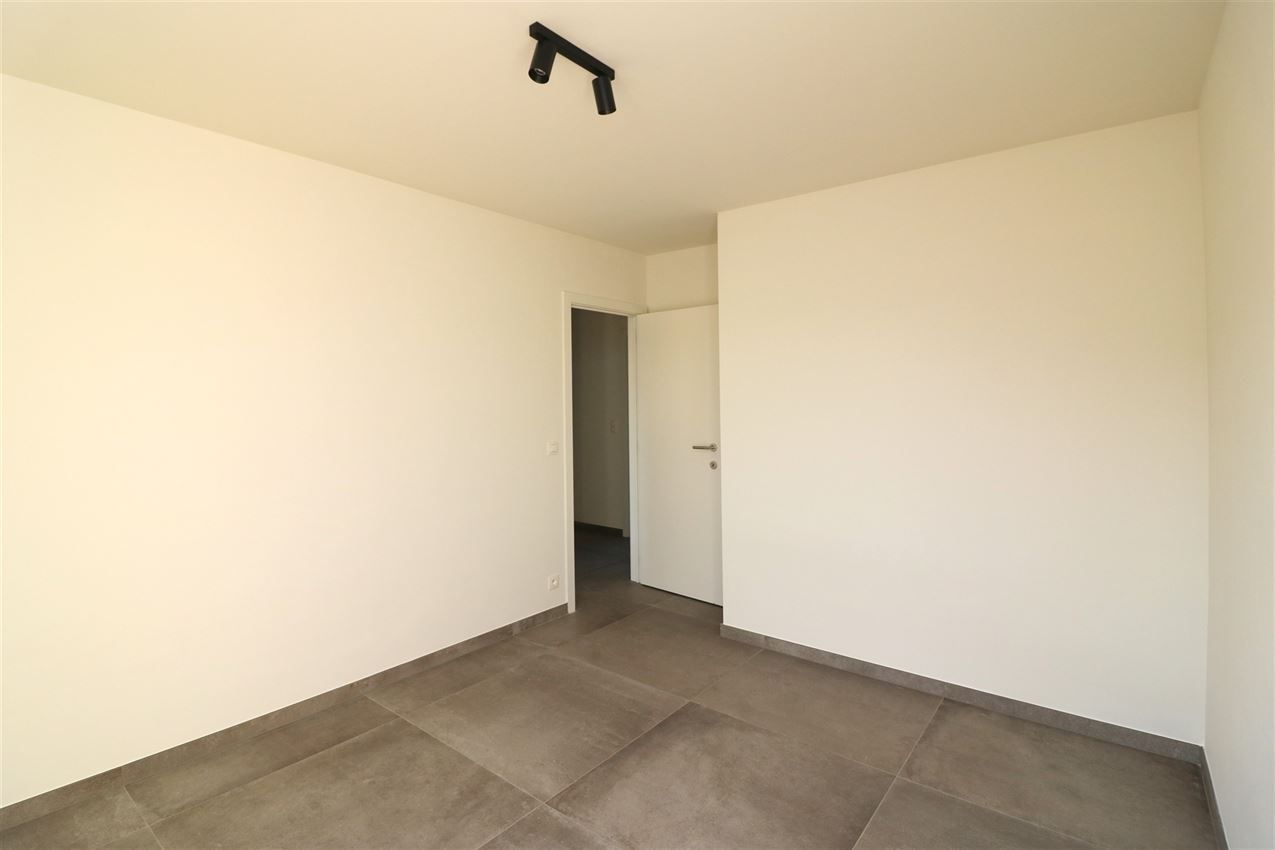 Prachtige nieuwbouwwoning met 4 slpk. met gusntige ligging foto 10