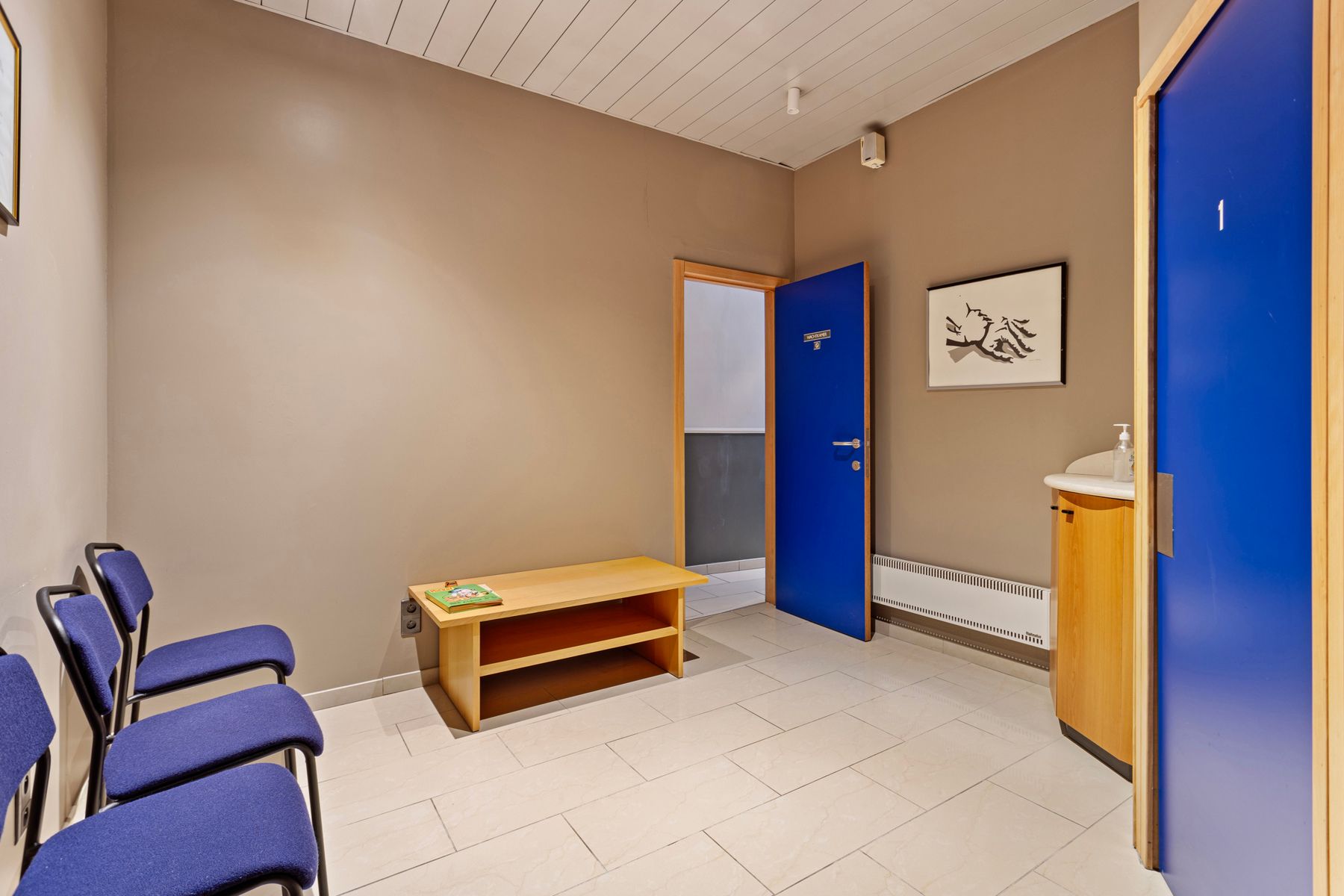 Gelijkvloerse praktijk + leefruimte en koer te centrum Halle foto 5