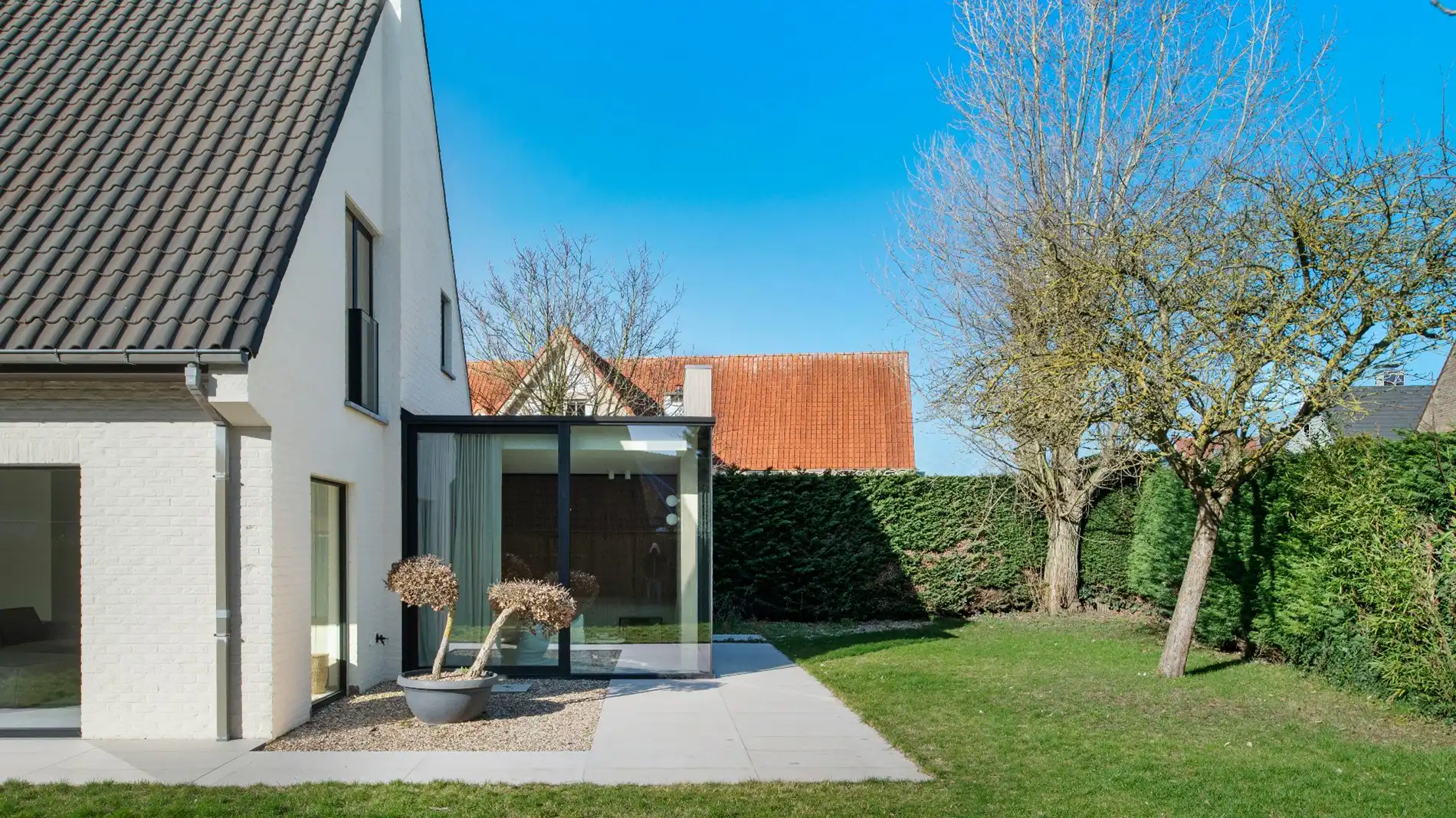 Alleenstaande en luxueus gerenoveerde villa op een rustige en residentiële ligging in Knokke foto 8