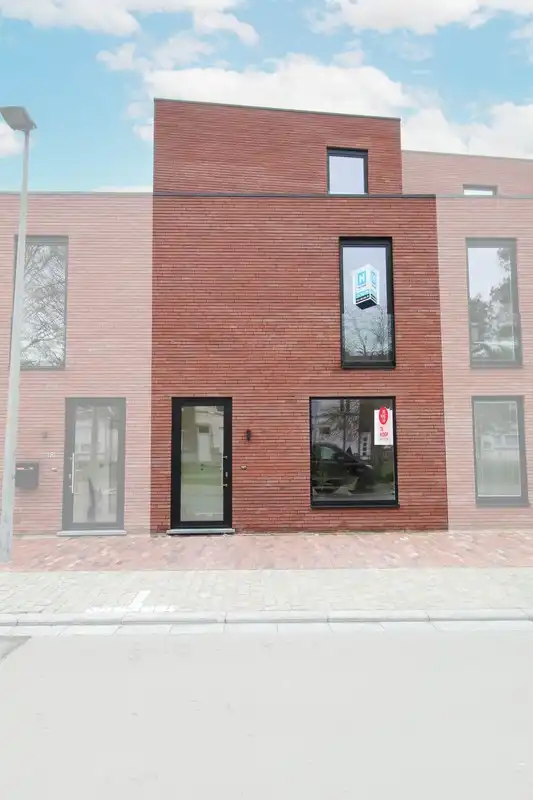 Moderne stadswoning met tuin en dakterras in hartje Kortrijk foto 20