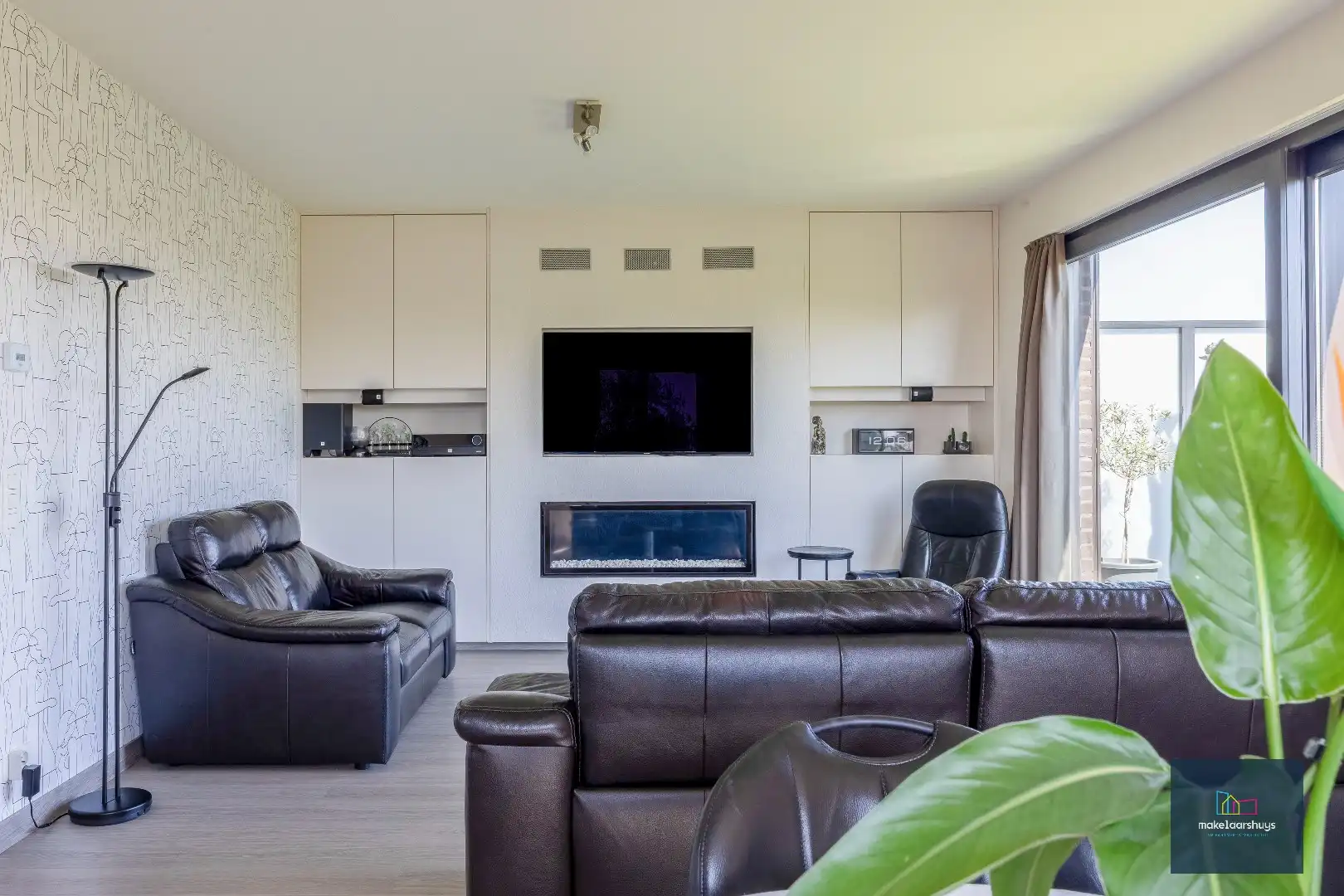 Penthouse met 2 slp. ruim terras, 2 st.plaatsen & kelder foto 3