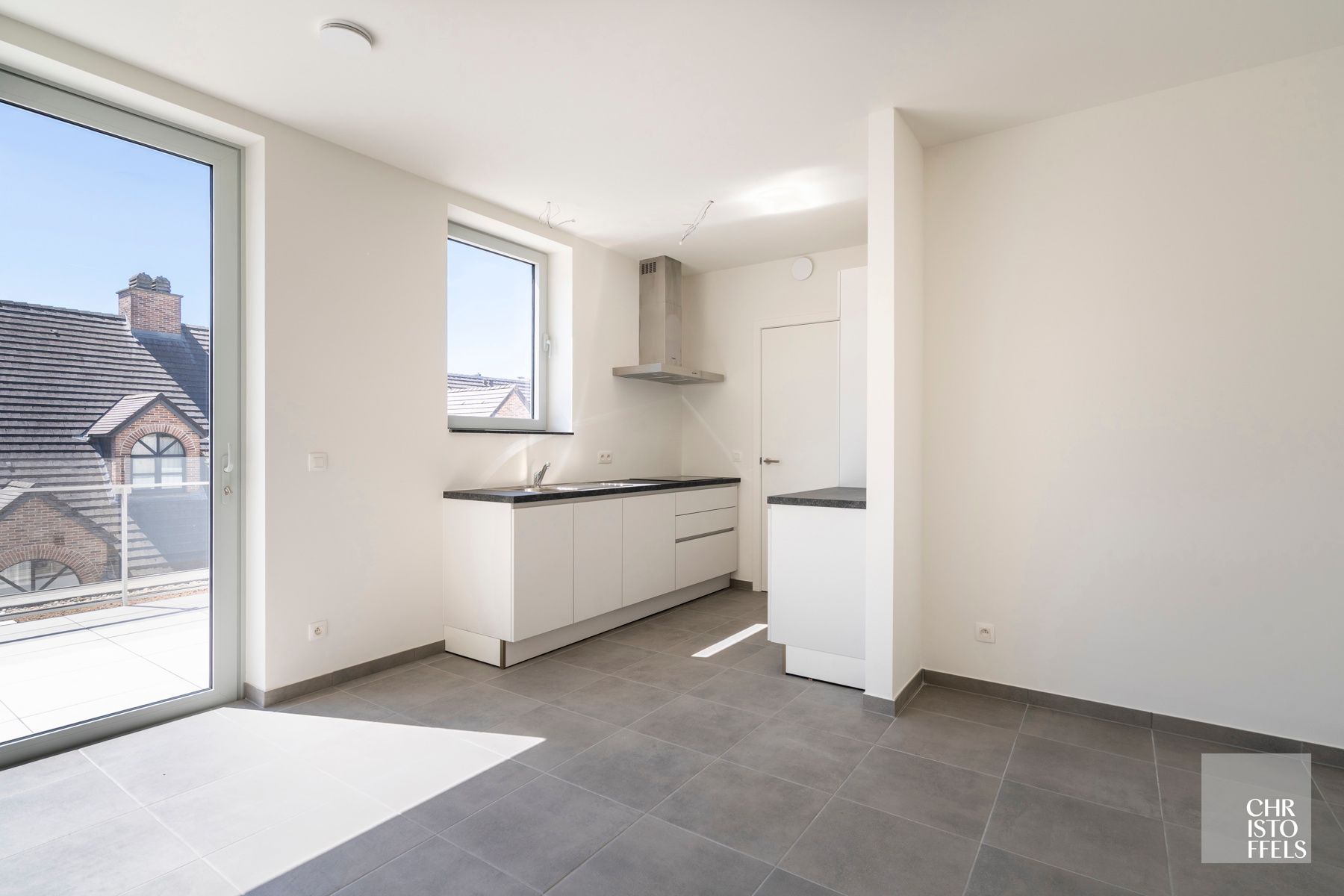 TE HUUR - Nieuwbouw 2-slaapkamerappartement in hartje Lanaken! foto 3