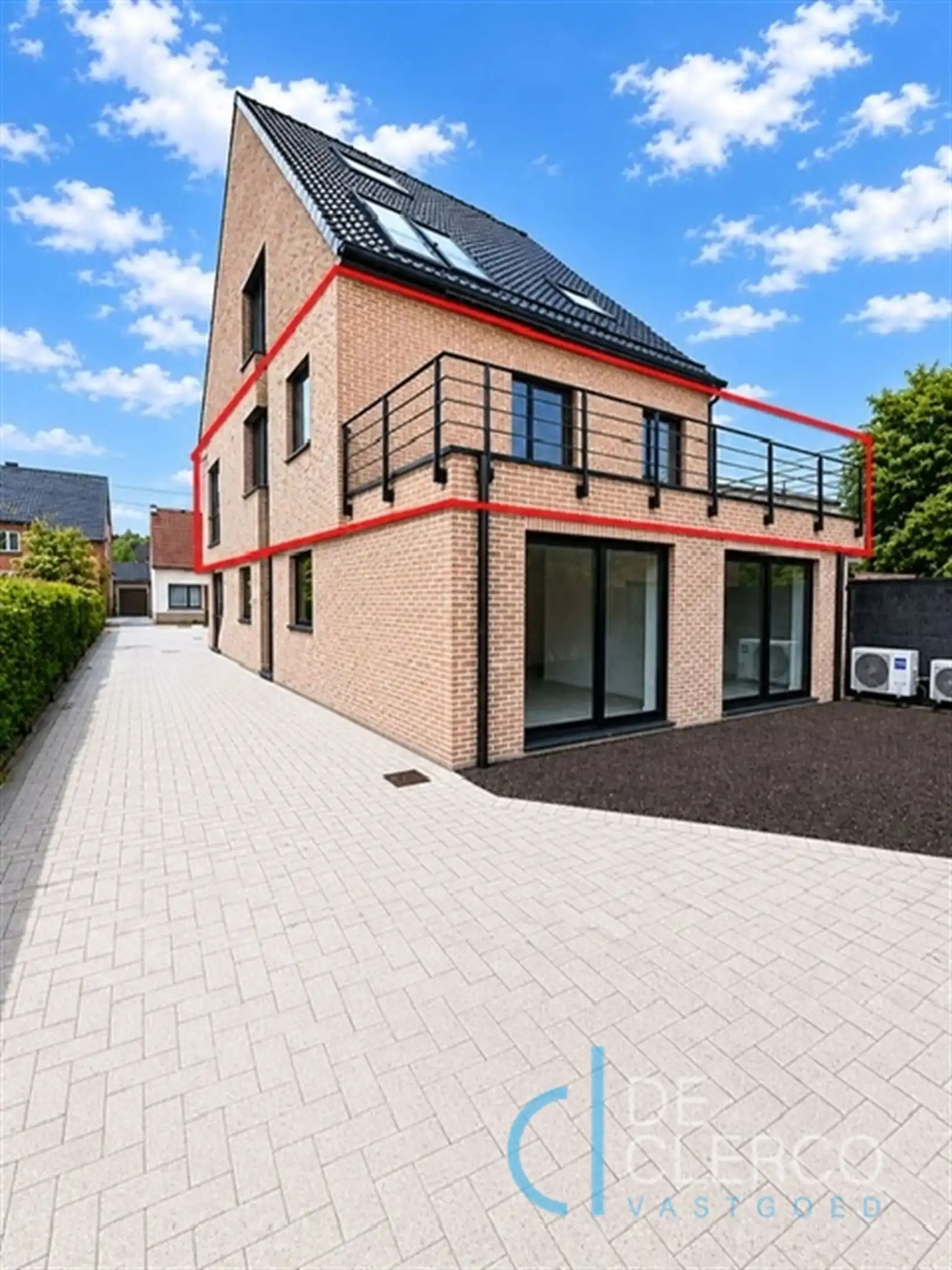 Gerenoveerd appartement met groot terras te Lochristi foto 2