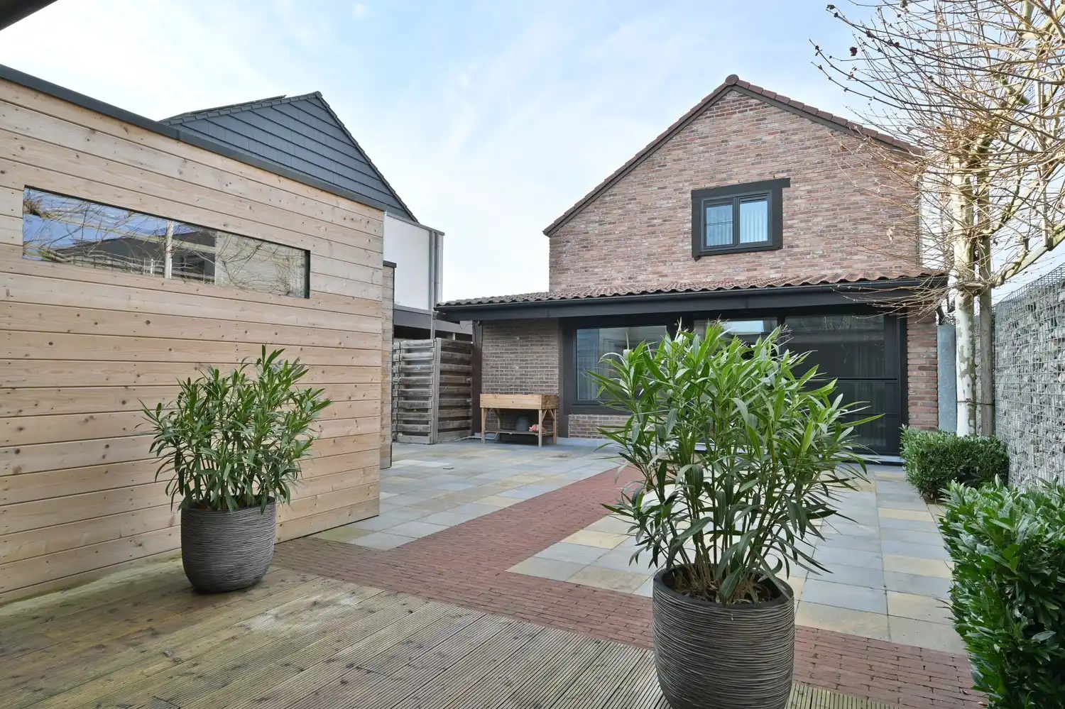 Gerenoveerde halfvrijstaande woning met patio-tuin en prachtig bijgebouw, in het hart van Neerharen foto 5