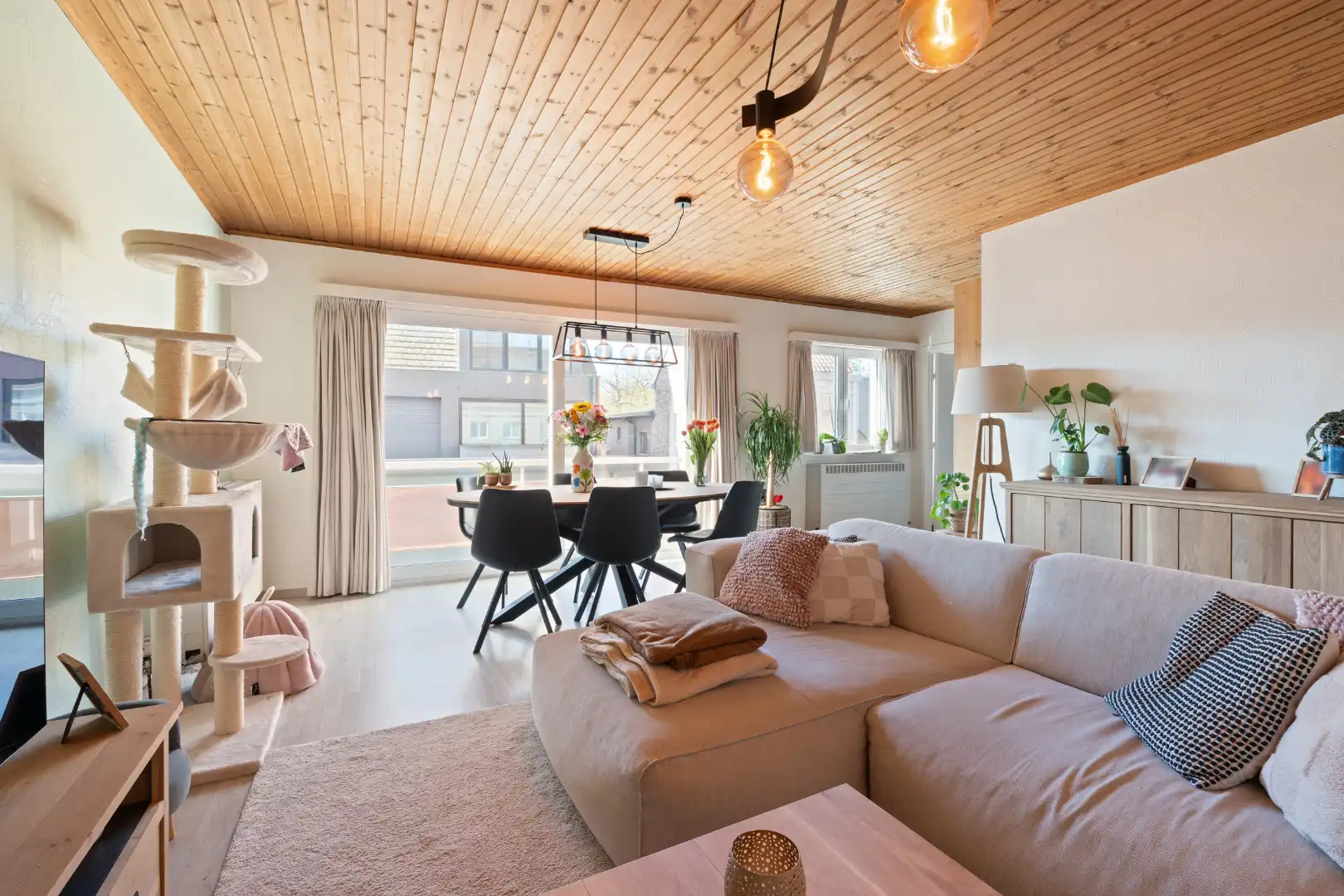 Ruim appartement met 3 slaapkamers, terras en garage in centrum Overmere foto 5
