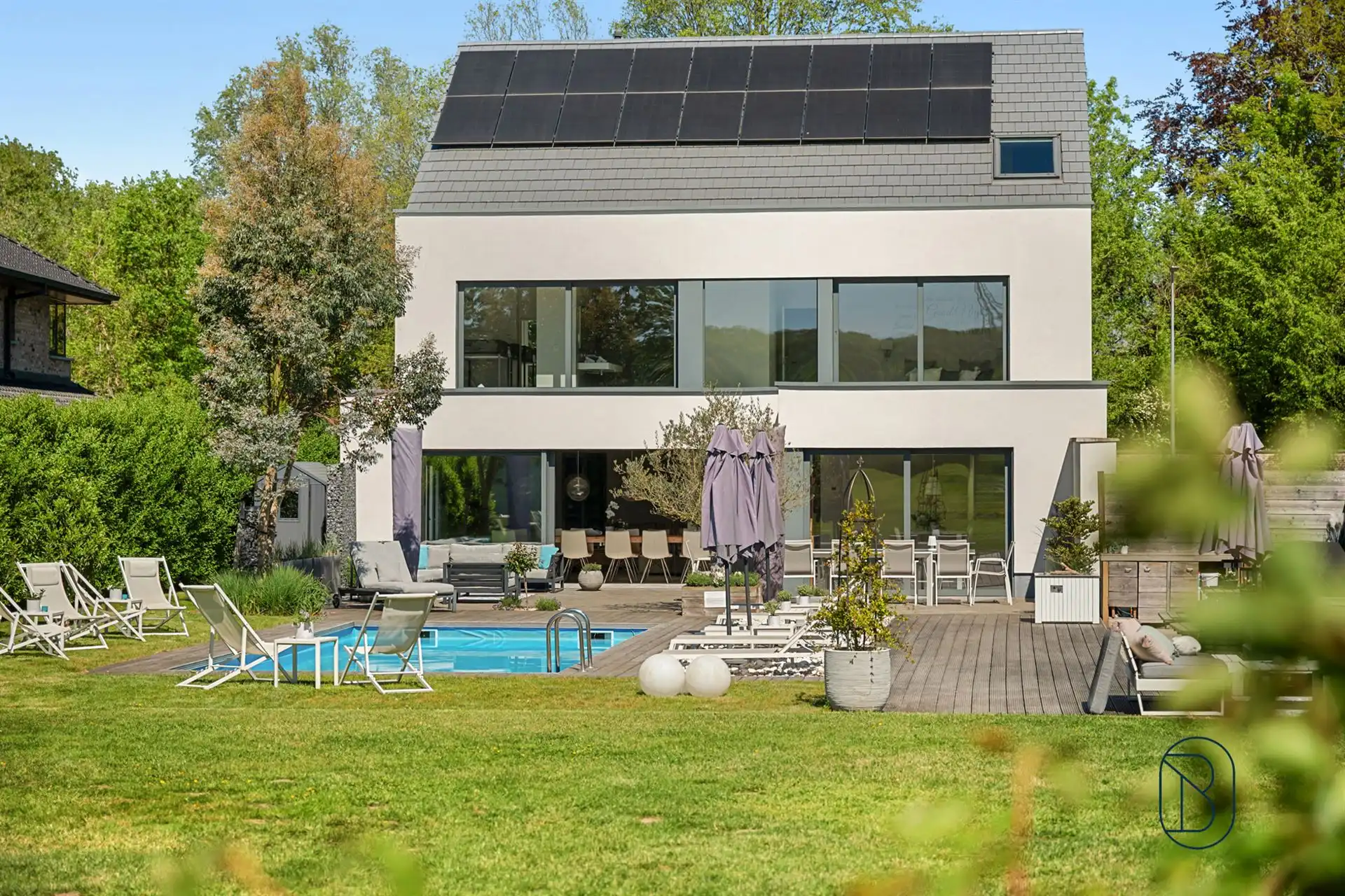 Exclusieve villa met 7 slpk, zwembad en tuin met open zicht foto 13