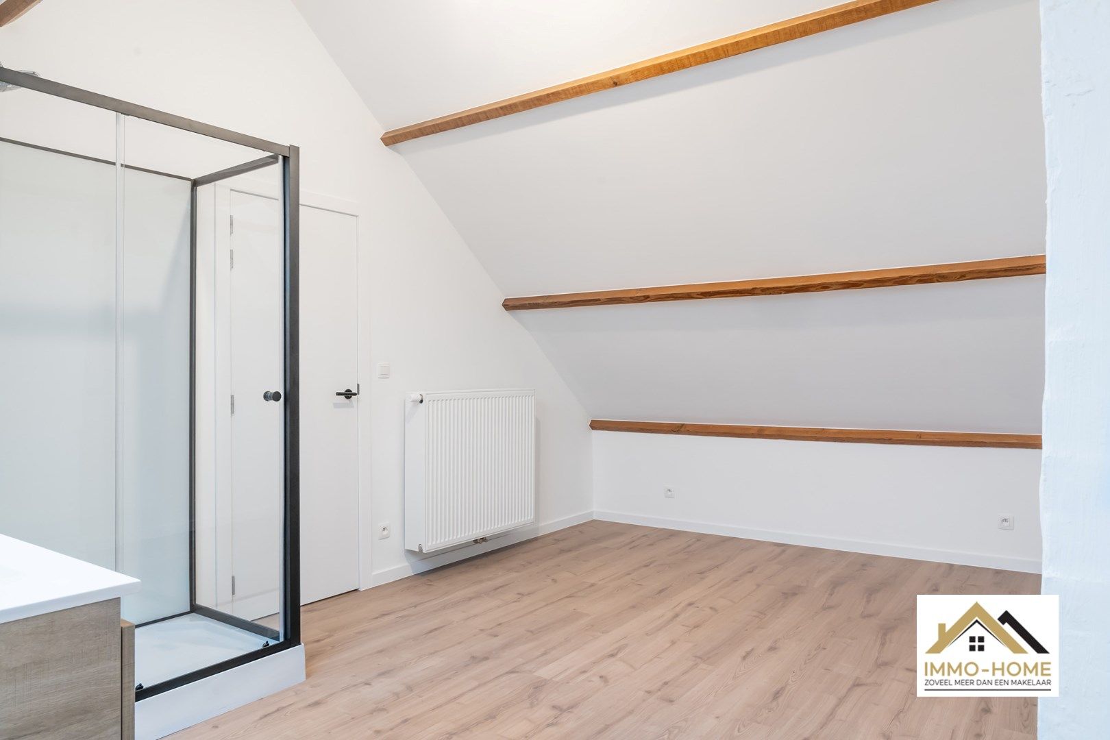 Zeer ruime woning met prachtig open zicht op agrarisch gebied foto 17