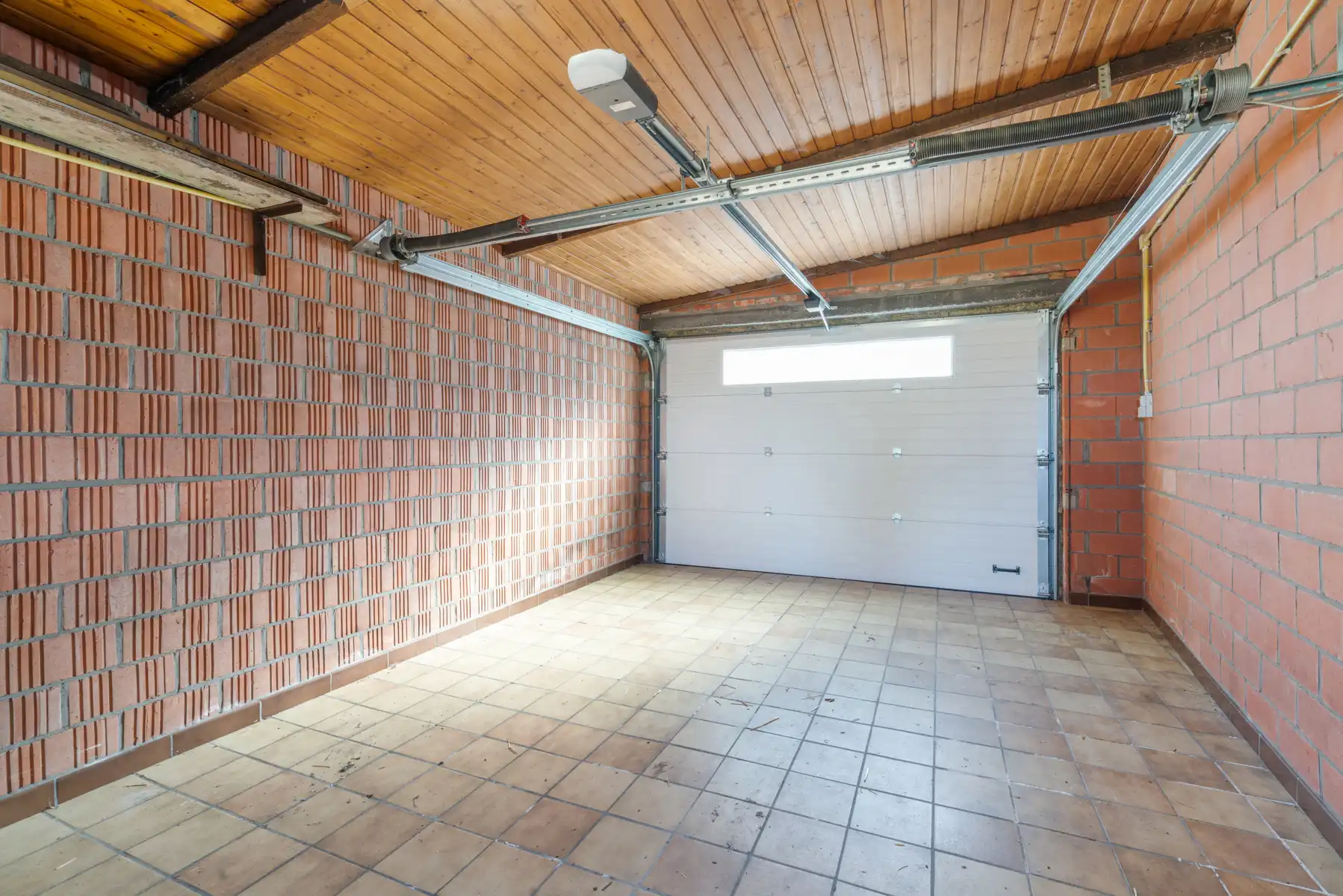 Woning met 4 slaapkamers, garage en tuin foto 13