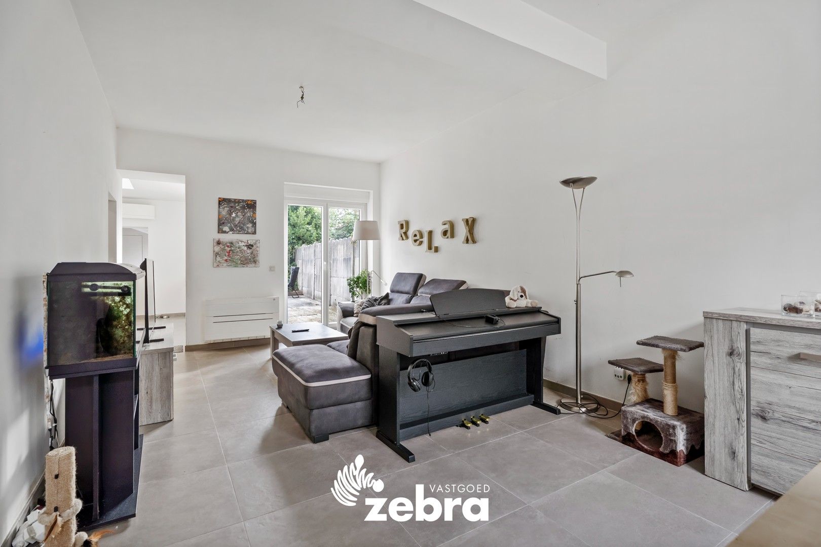 Gerenoveerde woning met 4 slaapkamers en garage te Roesbrugge! foto 4