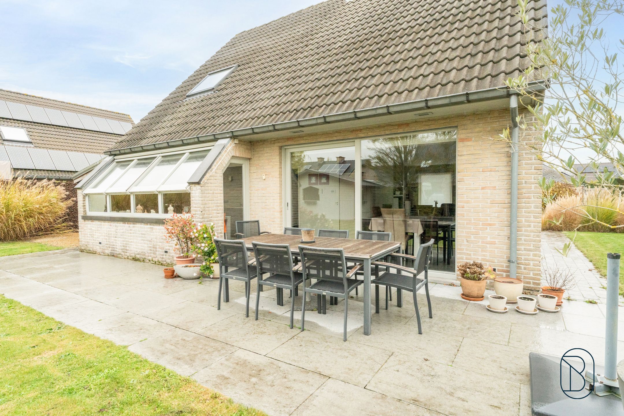 Leuke villa met mooie tuin, garage en zonnepanelen! foto 19