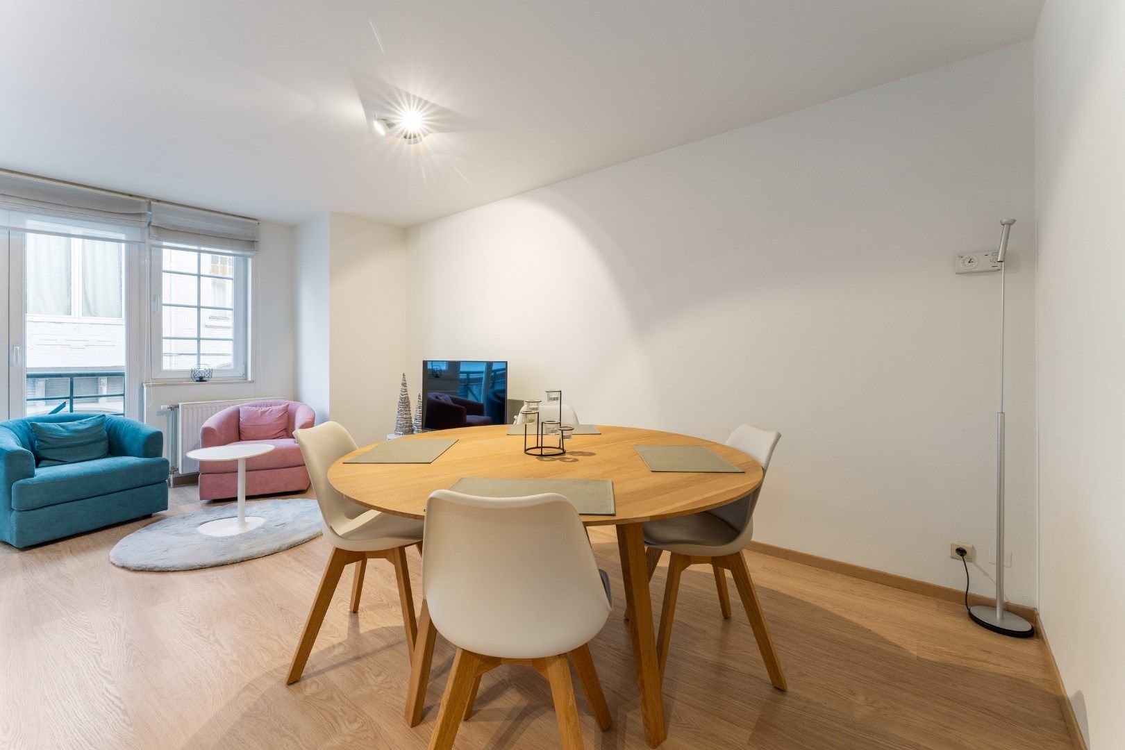 Centraal gelegen appartement met 2 slpks. en terras foto 5
